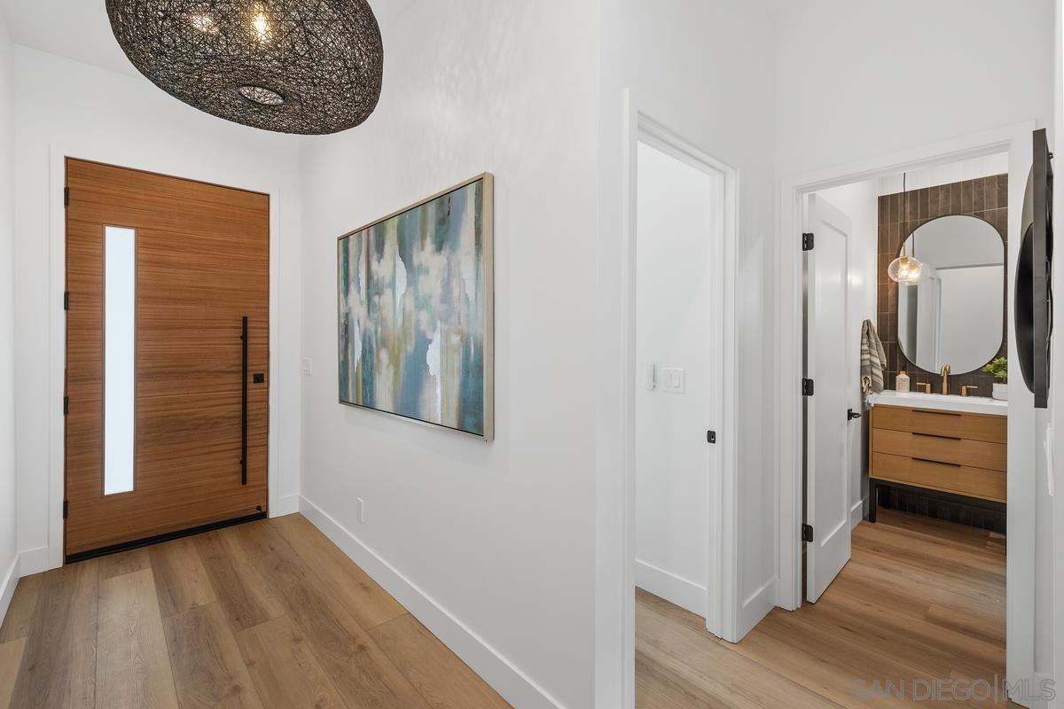 Detail Gallery Image 9 of 36 For 1826  Galveston St, San Diego,  CA 92110 - 4 Beds | 3 Baths