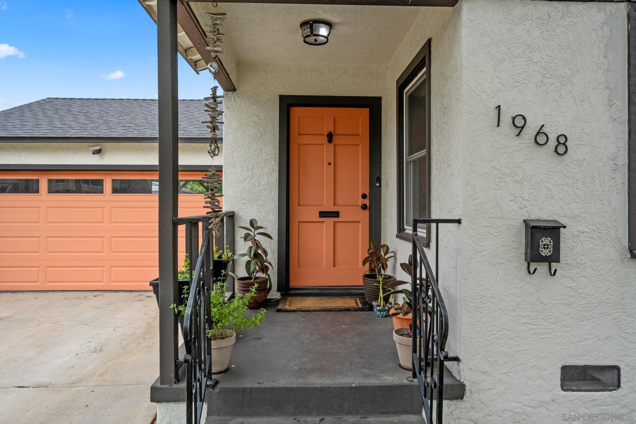 Detail Gallery Image 3 of 31 For 1968  Parrot St, San Diego,  CA 92105 - 2 Beds | 1 Baths