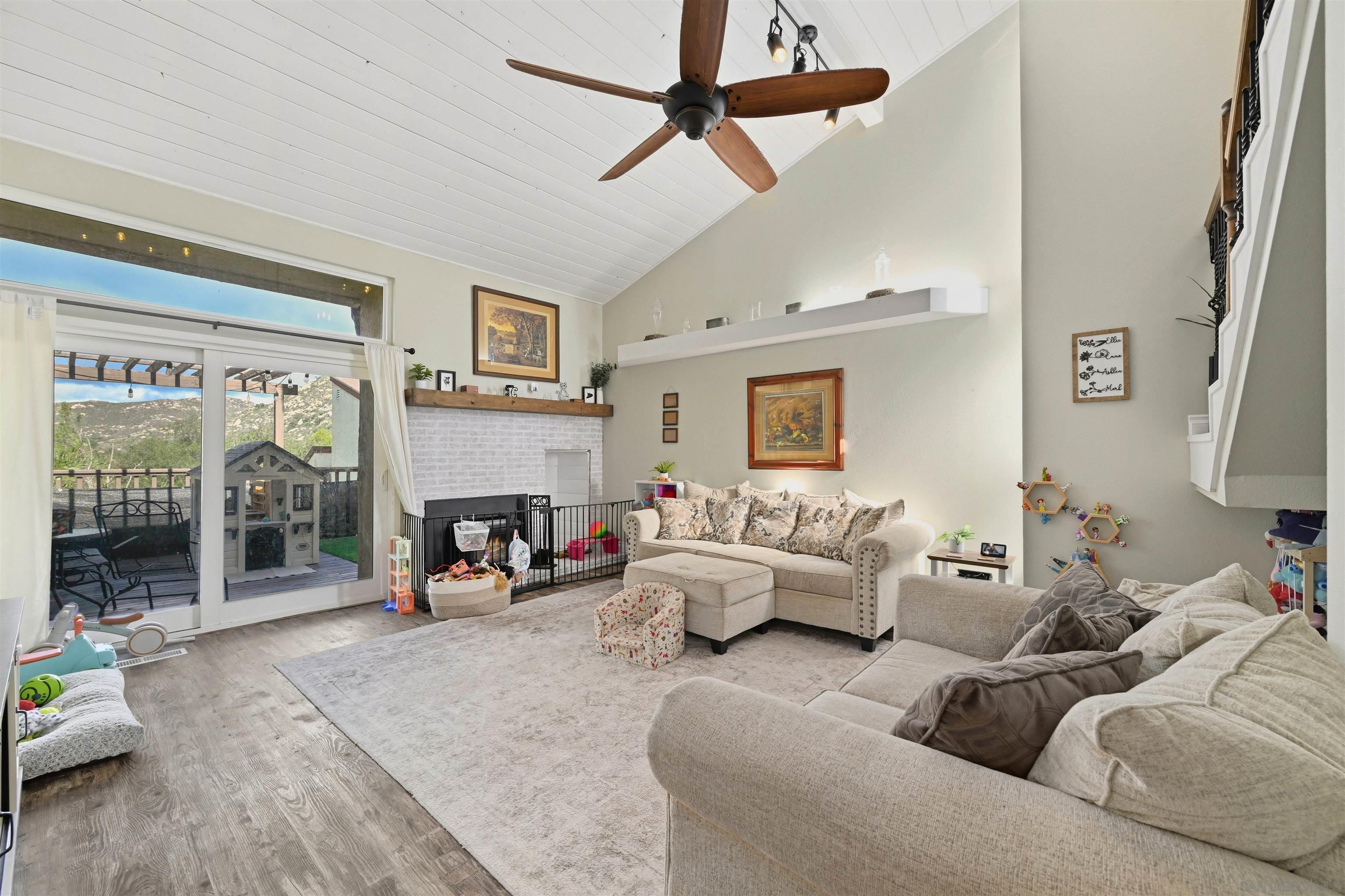 Detail Gallery Image 2 of 31 For 15823  Davis Cup Ln, Ramona,  CA 92065 - 3 Beds | 2/1 Baths