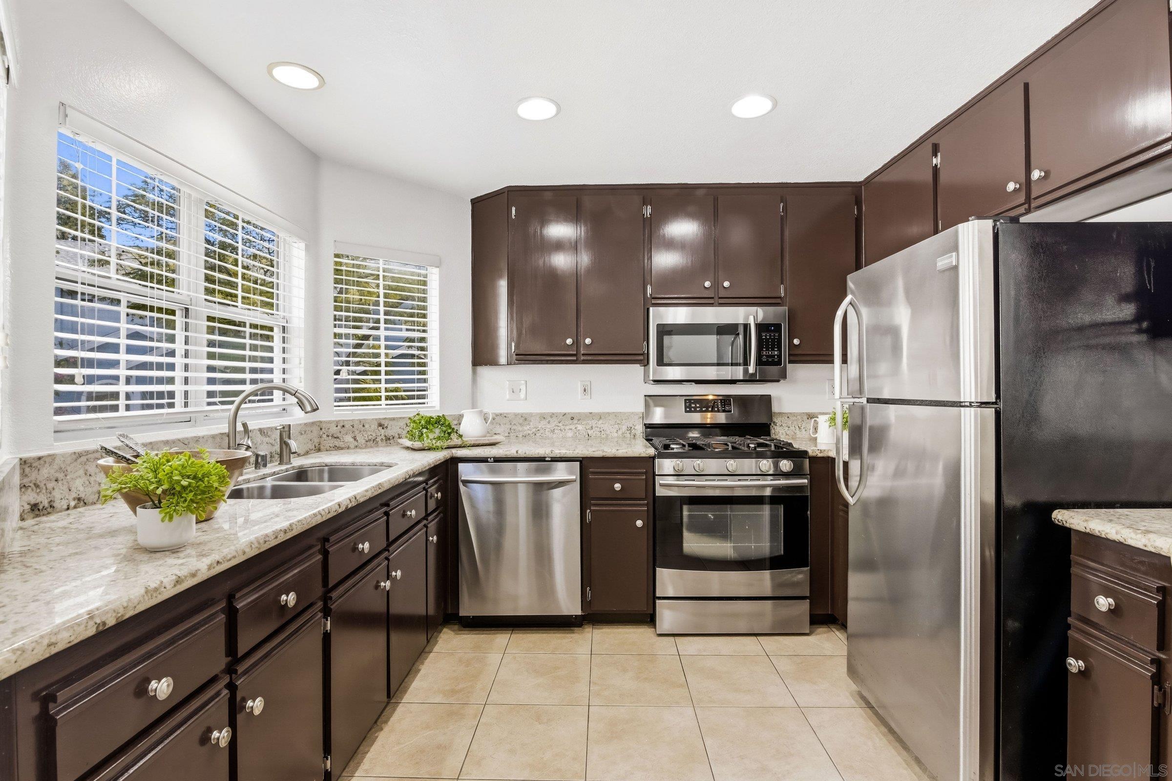 Detail Gallery Image 8 of 31 For 9980  Scripps Vista Way  #98,  San Diego,  CA 92131 - 3 Beds | 3 Baths