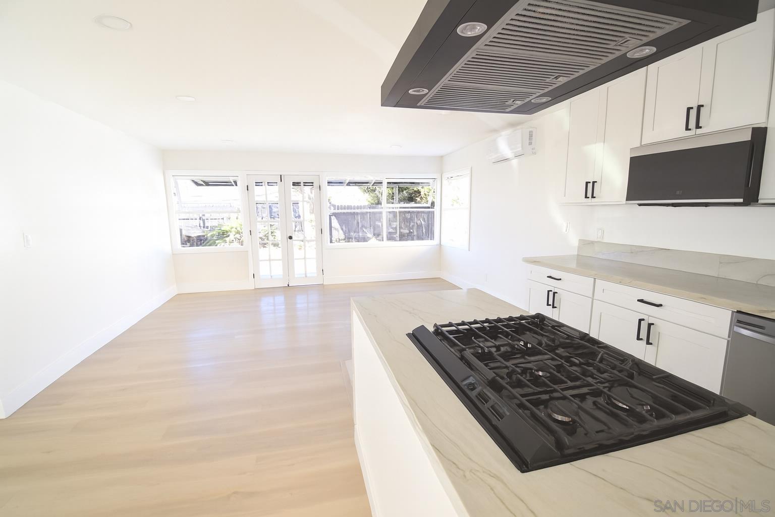 Detail Gallery Image 11 of 44 For 4646  Coconino Way, San Diego,  CA 92117 - 4 Beds | 3 Baths