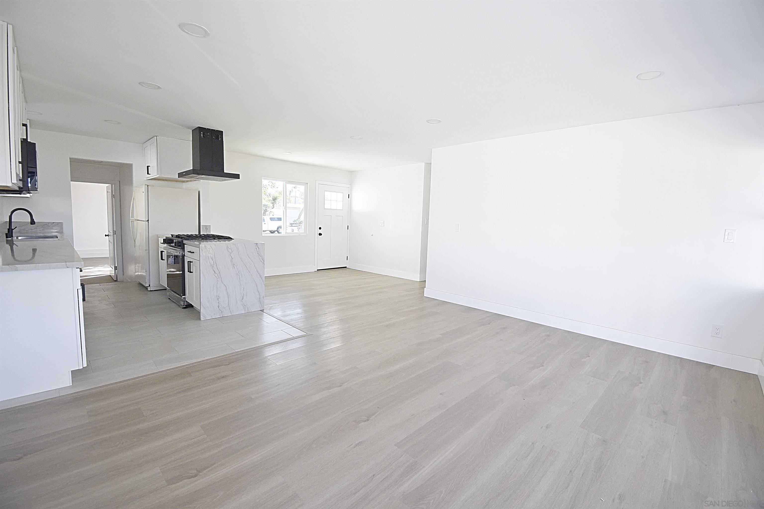 Detail Gallery Image 4 of 44 For 4646  Coconino Way, San Diego,  CA 92117 - 4 Beds | 3 Baths