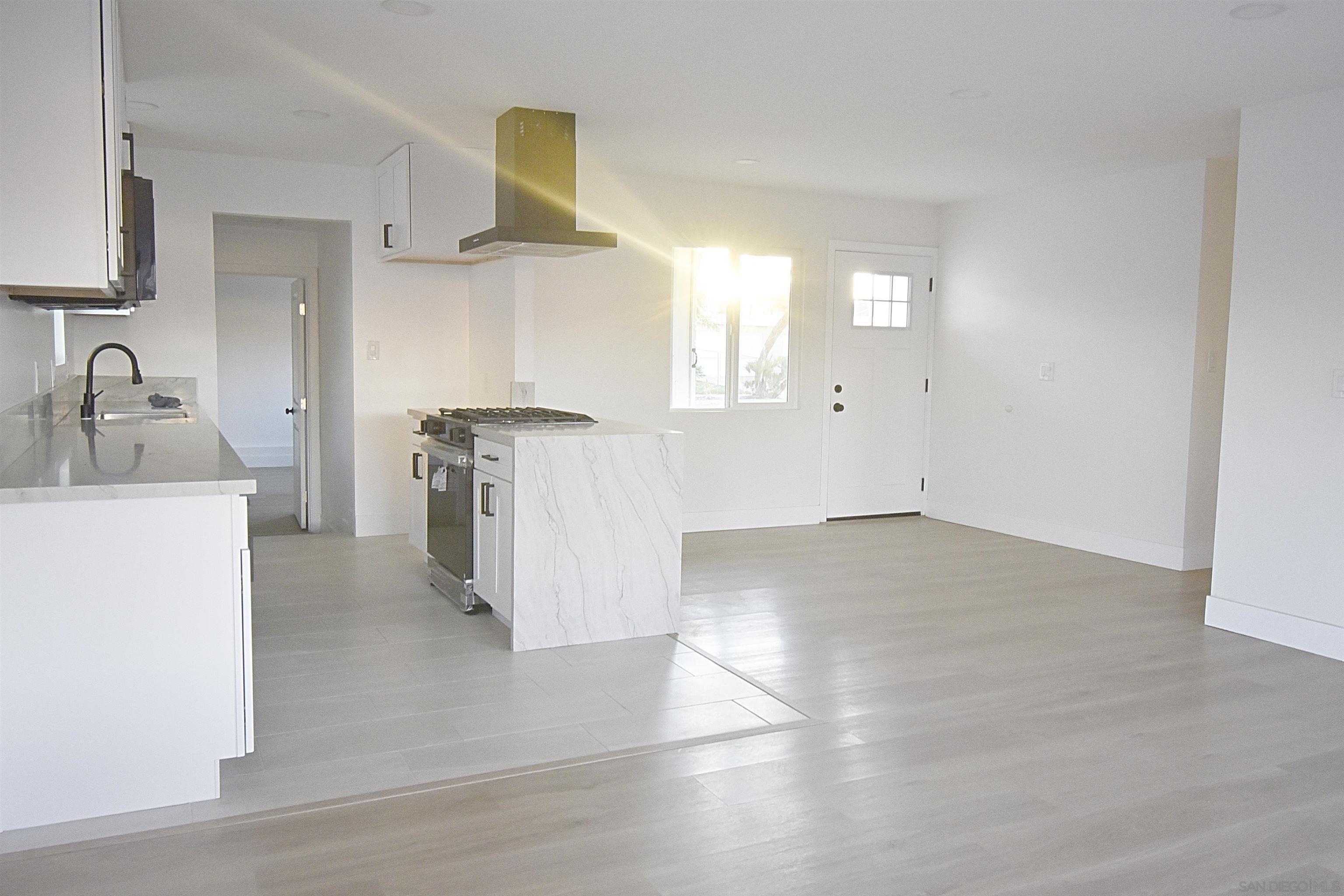 Detail Gallery Image 8 of 44 For 4646  Coconino Way, San Diego,  CA 92117 - 4 Beds | 3 Baths