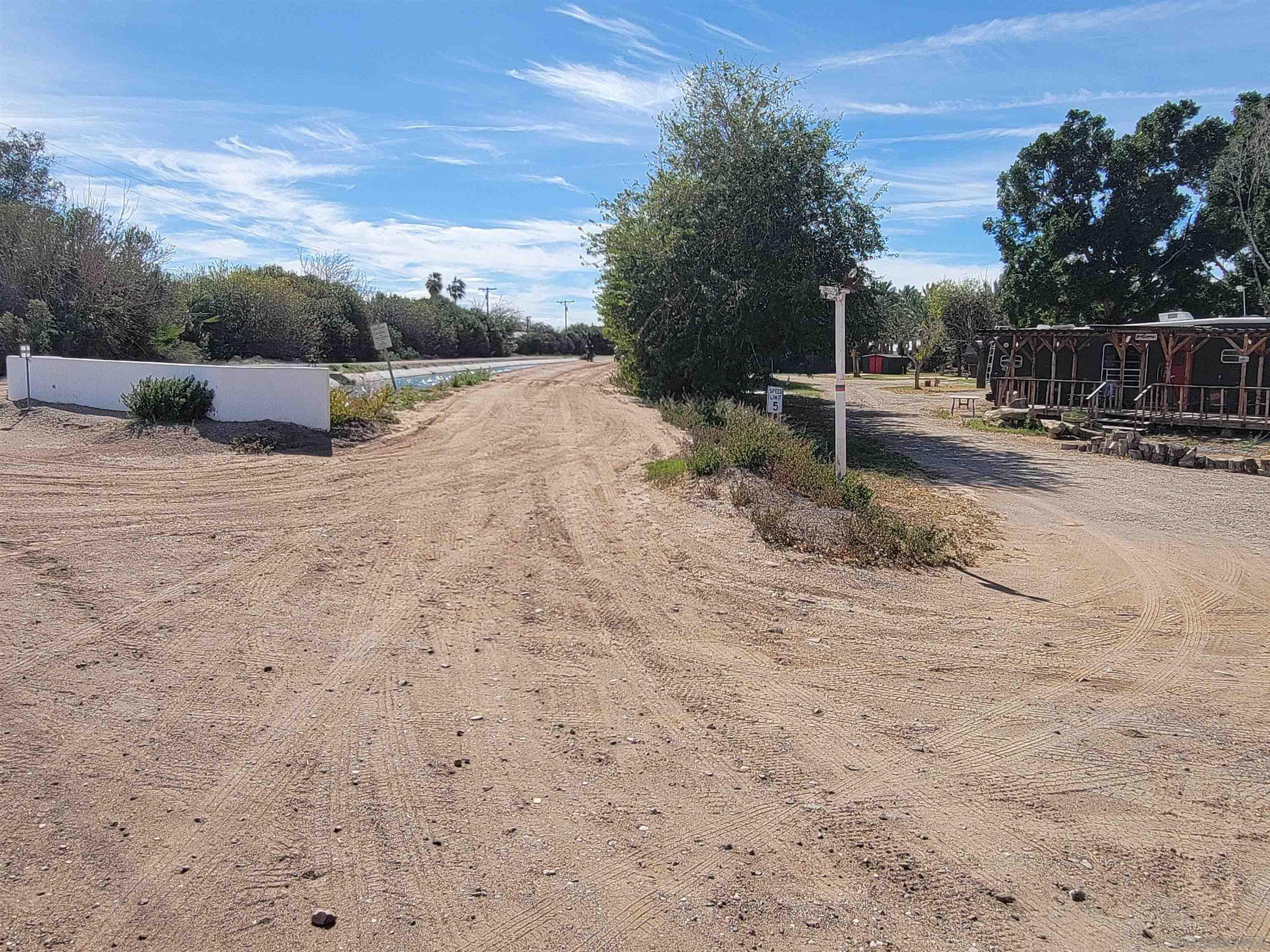 Detail Gallery Image 13 of 42 For 1425-1429  York Dr, –,  CA 92283 - – Beds | – Baths