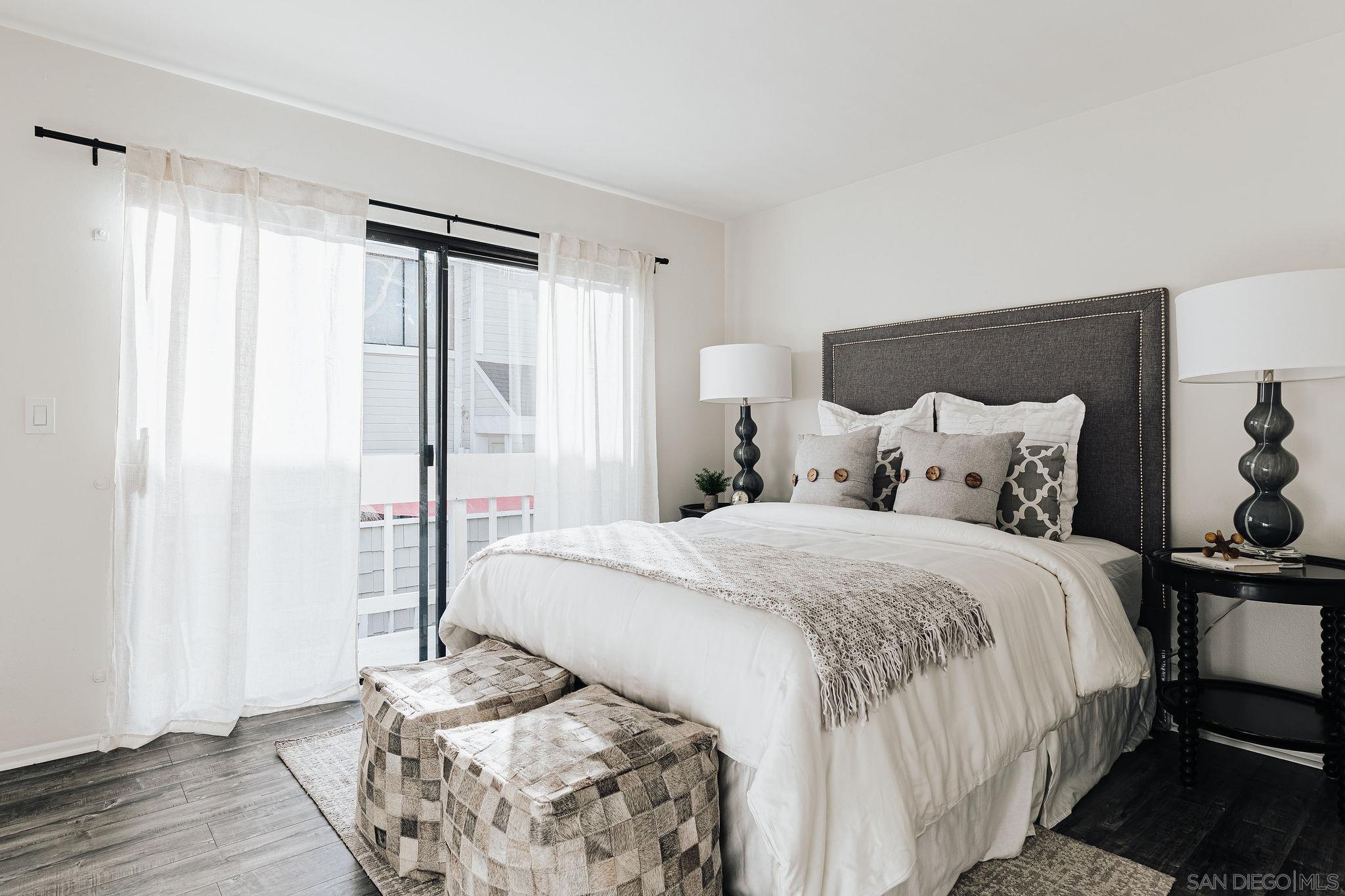 Detail Gallery Image 3 of 50 For 4652  Don Lorenzo Dr  a,  Los Angeles,  CA 90008 - 3 Beds | 3 Baths