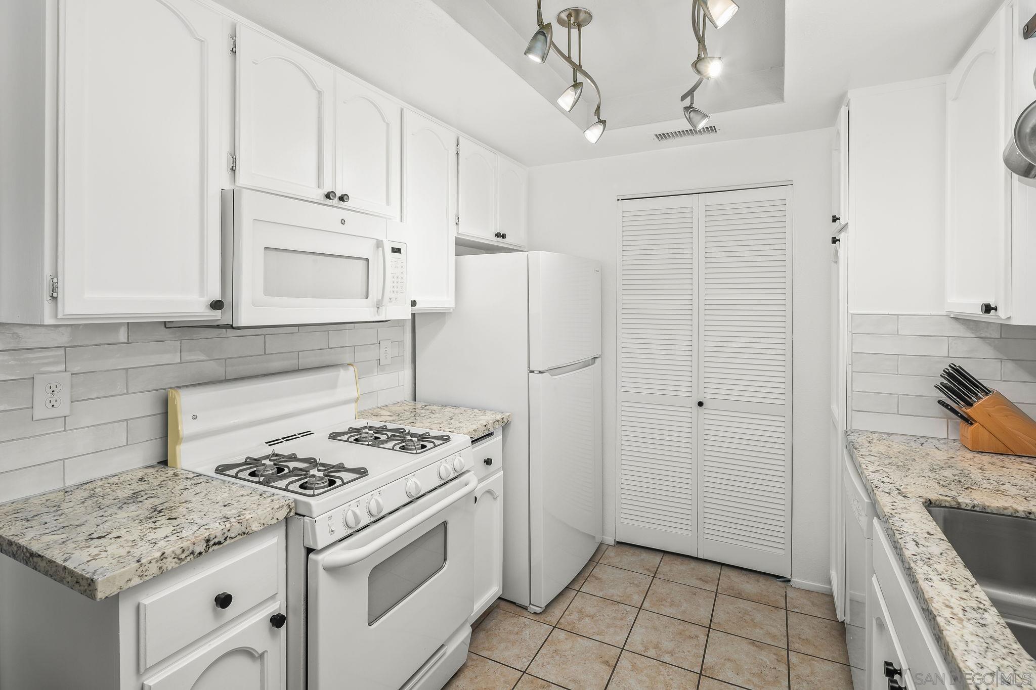 Detail Gallery Image 21 of 43 For 4375  Van Dyke Avenue  #1,  San Diego,  CA 92105 - 2 Beds | 2 Baths