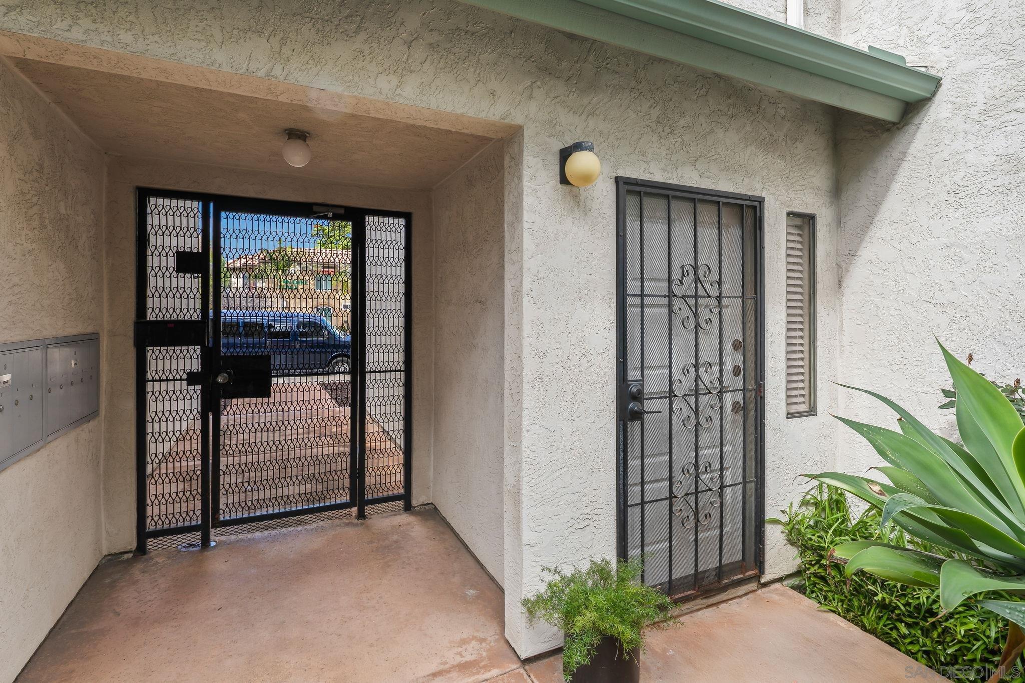 Detail Gallery Image 6 of 43 For 4375  Van Dyke Avenue  #1,  San Diego,  CA 92105 - 2 Beds | 2 Baths