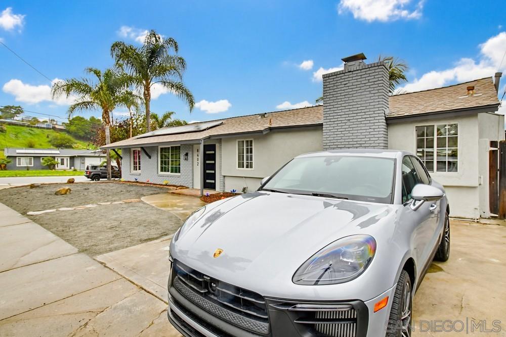 Detail Gallery Image 3 of 31 For 8402  Lockland Court, Spring Valley,  CA 91977 - 5 Beds | 3 Baths