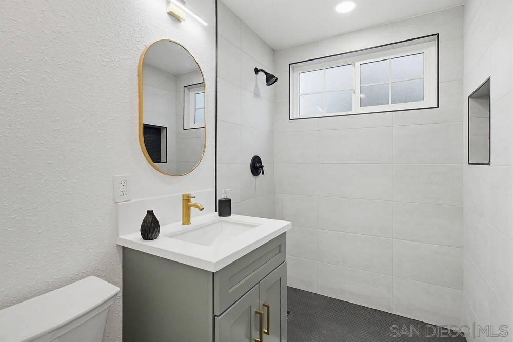 Detail Gallery Image 28 of 31 For 8402  Lockland Court, Spring Valley,  CA 91977 - 5 Beds | 3 Baths