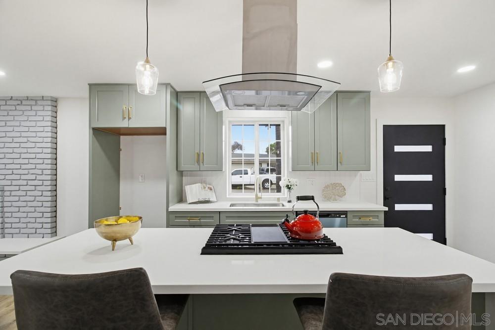 Detail Gallery Image 6 of 31 For 8402  Lockland Court, Spring Valley,  CA 91977 - 5 Beds | 3 Baths