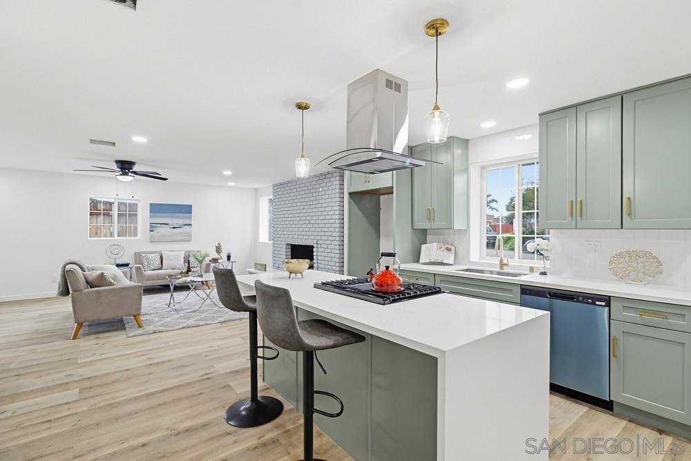 Detail Gallery Image 7 of 31 For 8402  Lockland Court, Spring Valley,  CA 91977 - 5 Beds | 3 Baths