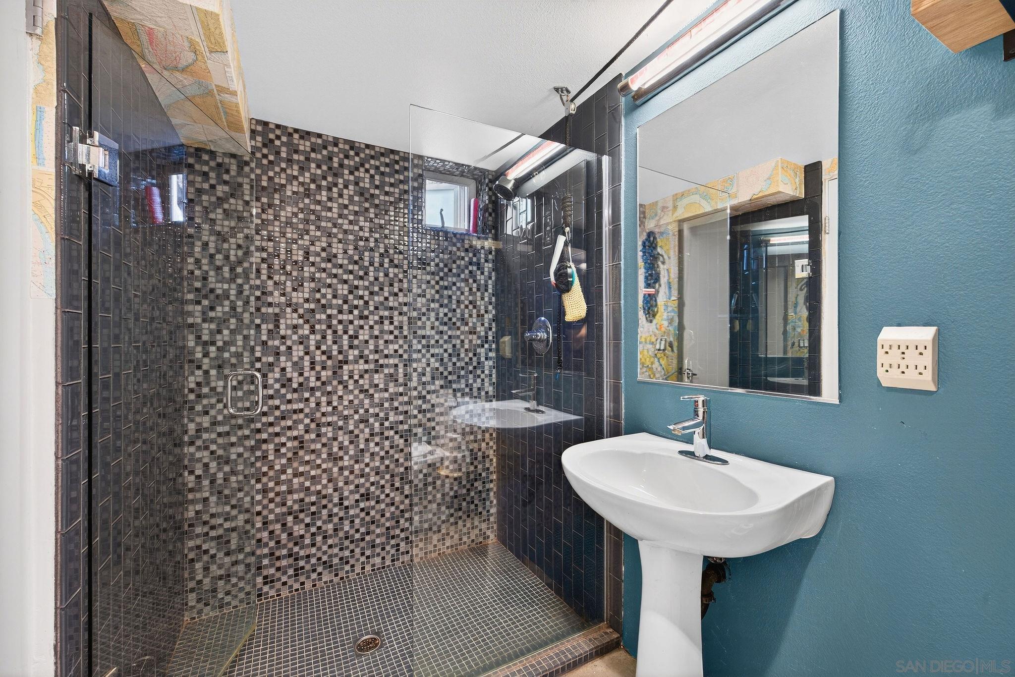 Detail Gallery Image 33 of 44 For 1712  National Ave, San Diego,  CA 92113 - 4 Beds | 3/1 Baths