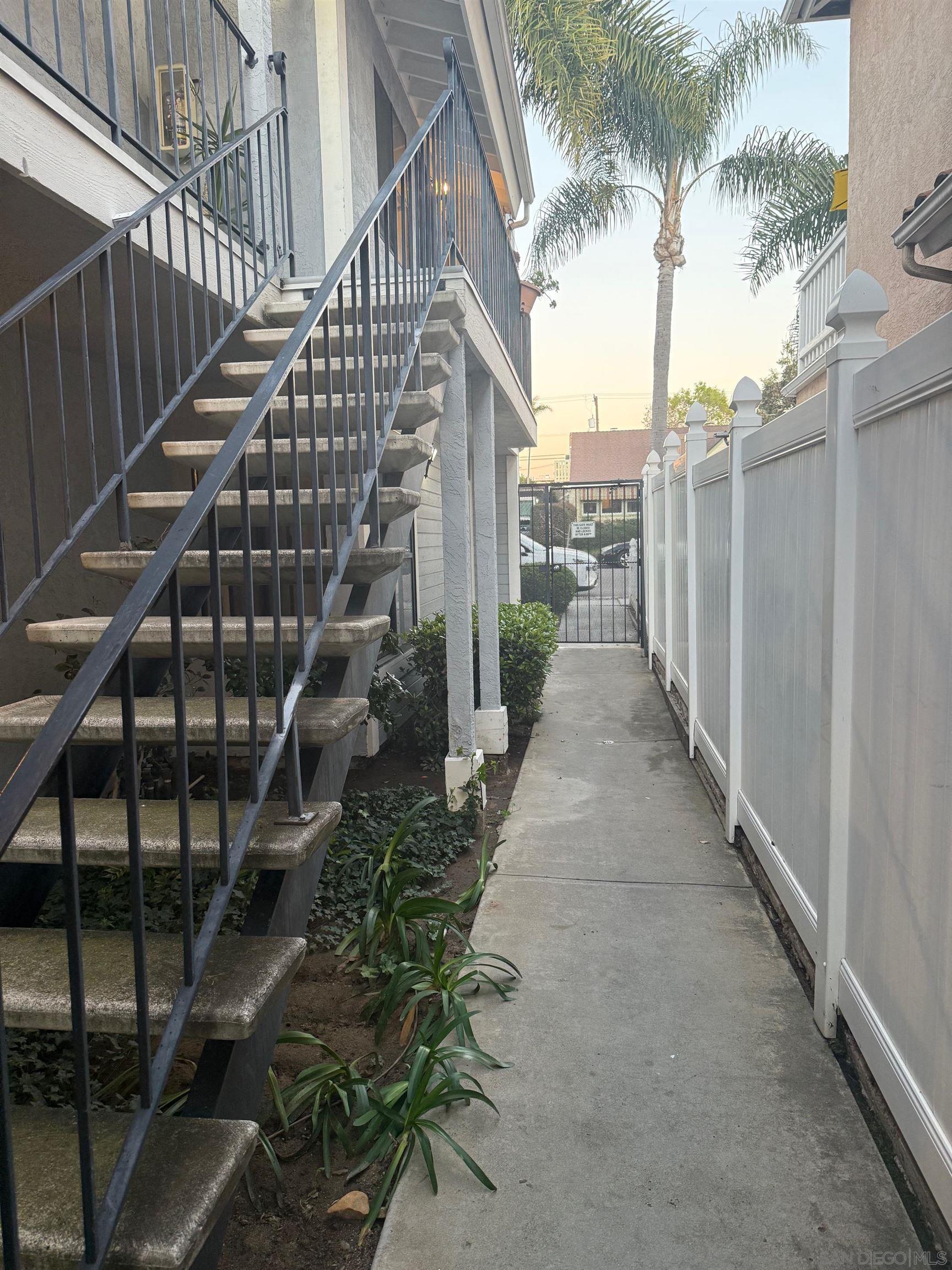 Detail Gallery Image 4 of 7 For 3830  Front Street, San Diego,  CA 92103 - – Beds | – Baths