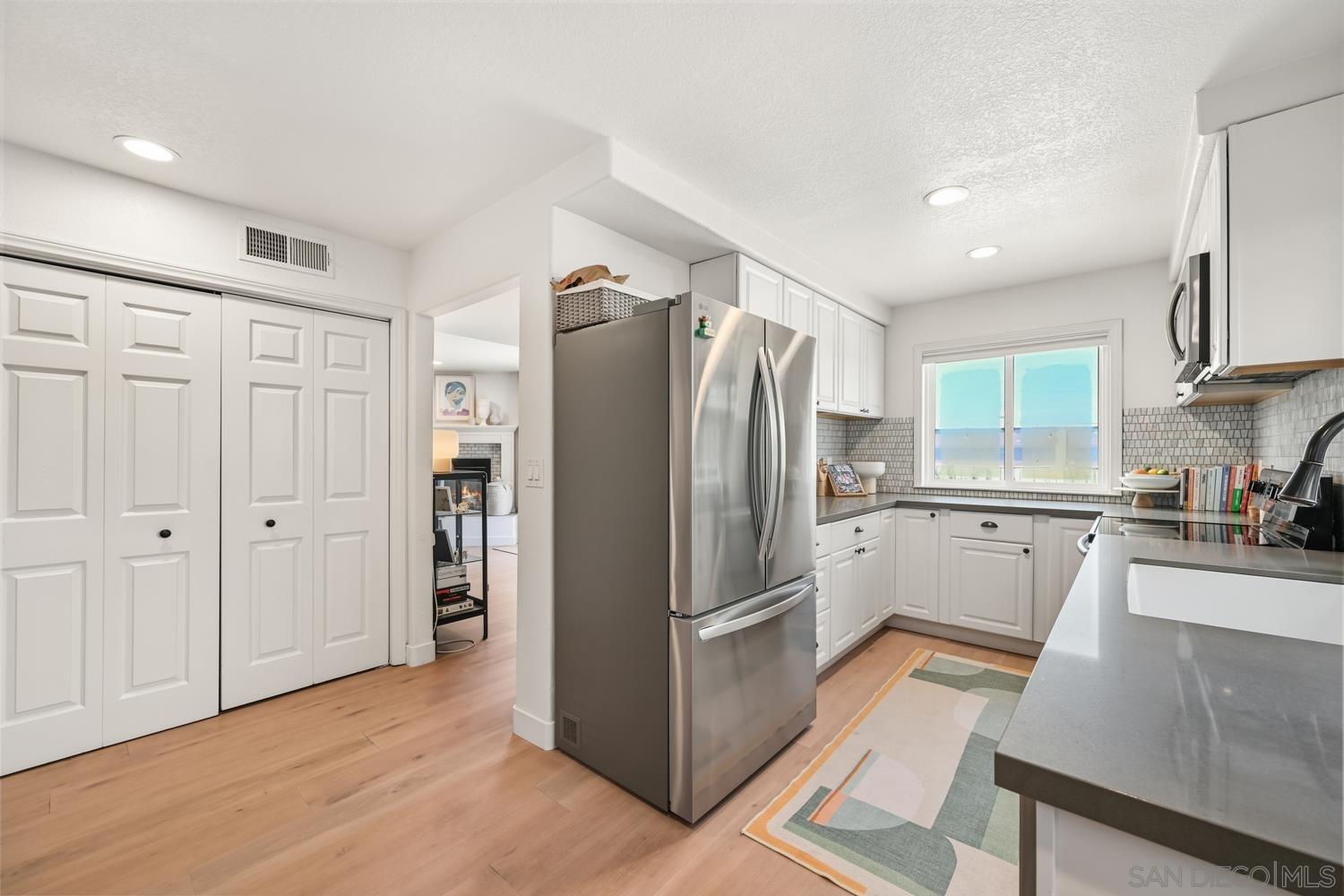 Detail Gallery Image 11 of 42 For 533  Camino Del Mar, Del Mar,  CA 92014 - 2 Beds | 2/1 Baths