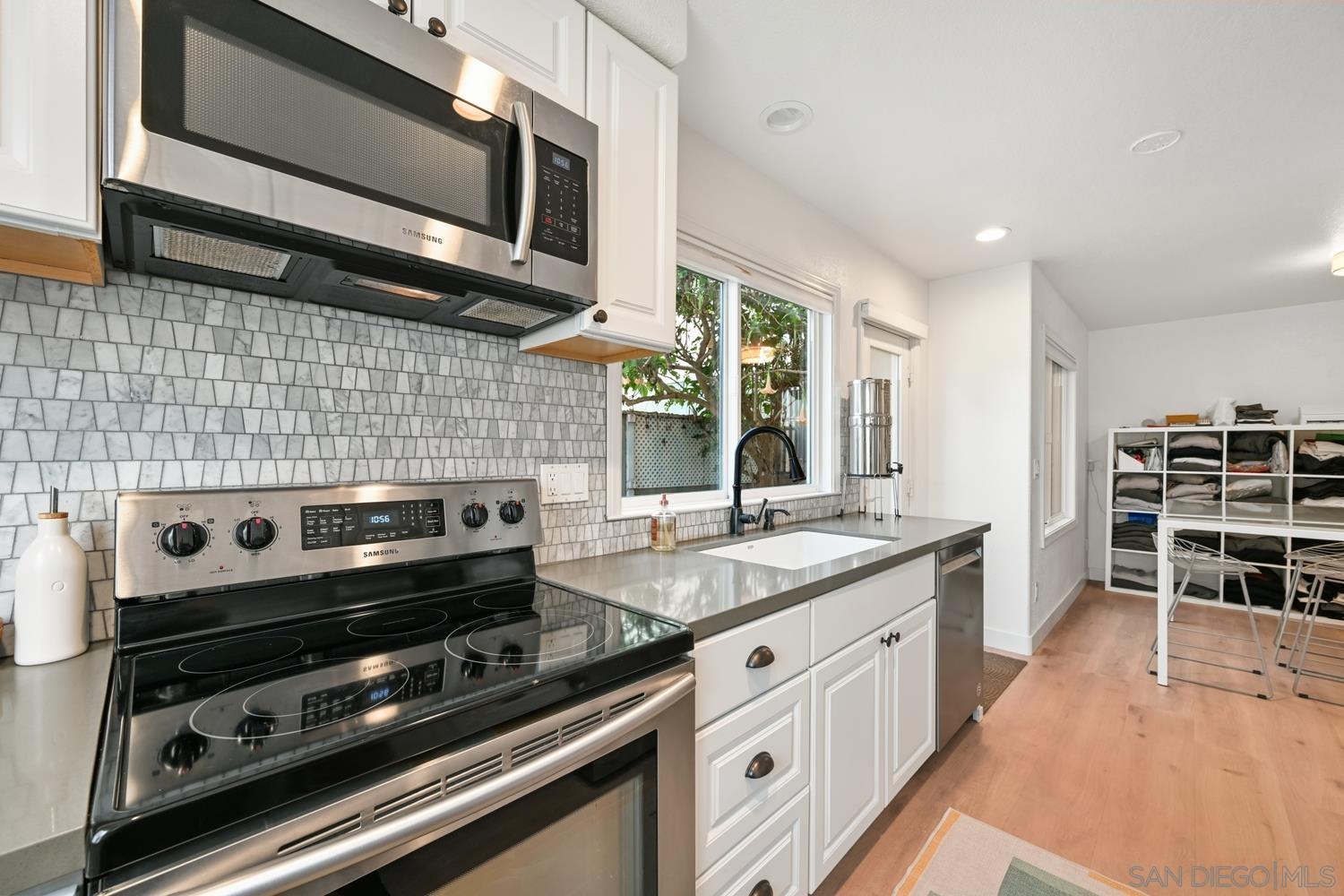 Detail Gallery Image 10 of 42 For 533  Camino Del Mar, Del Mar,  CA 92014 - 2 Beds | 2/1 Baths