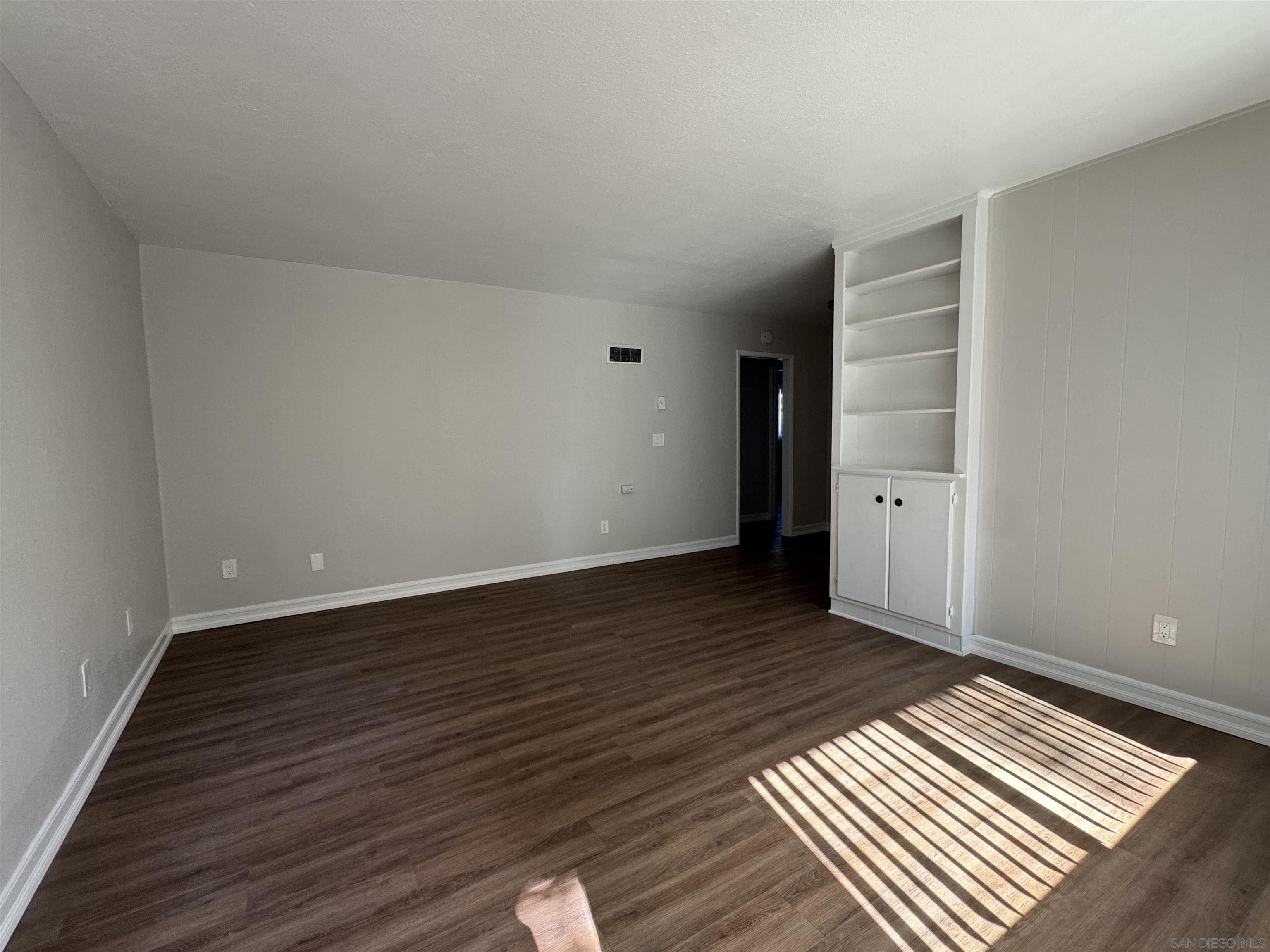 Detail Gallery Image 2 of 14 For 4679  Cherokee Ave., San Diego,  CA 92116 - 2 Beds | 1 Baths