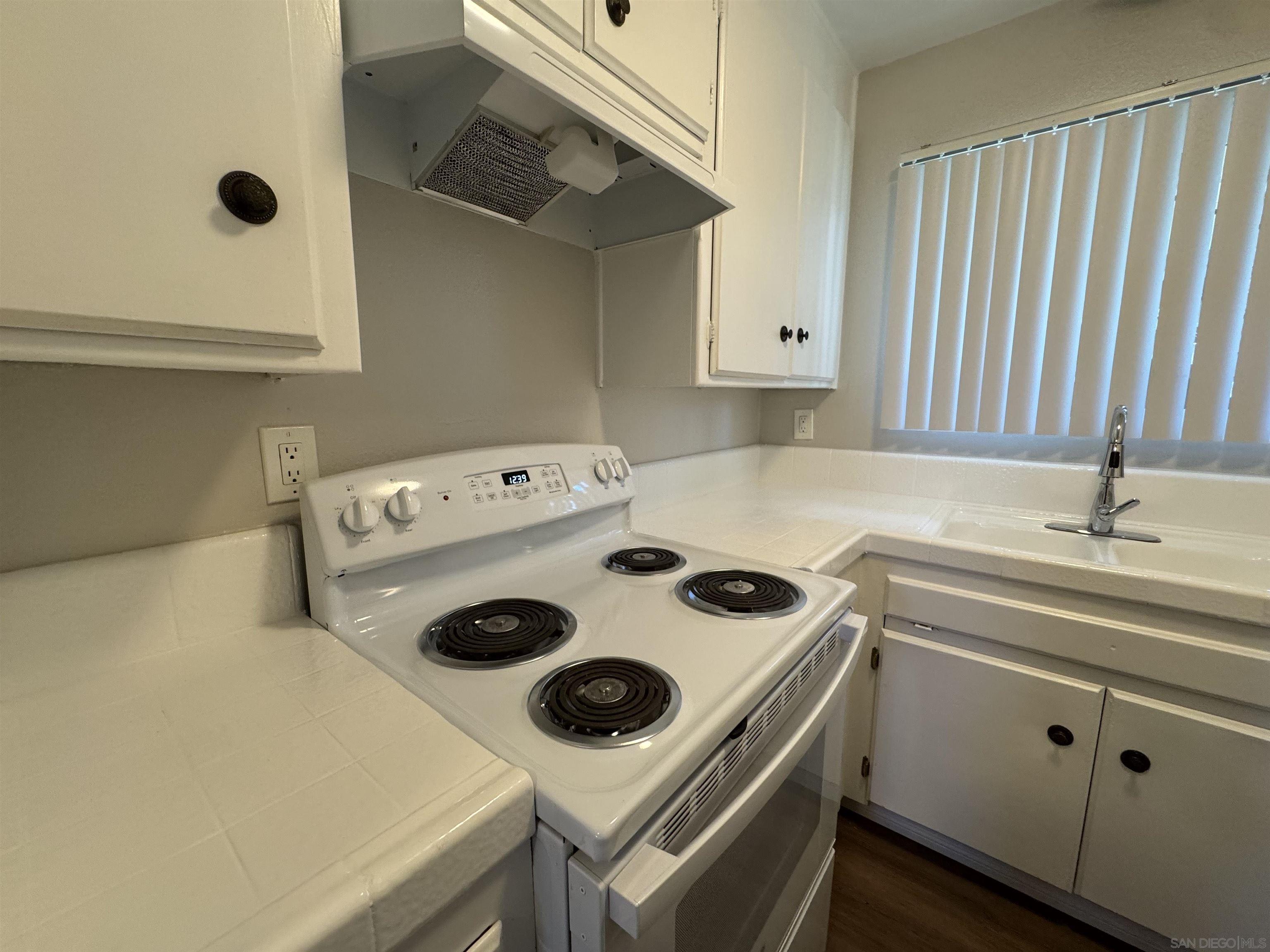 Detail Gallery Image 3 of 14 For 4679  Cherokee Ave., San Diego,  CA 92116 - 2 Beds | 1 Baths