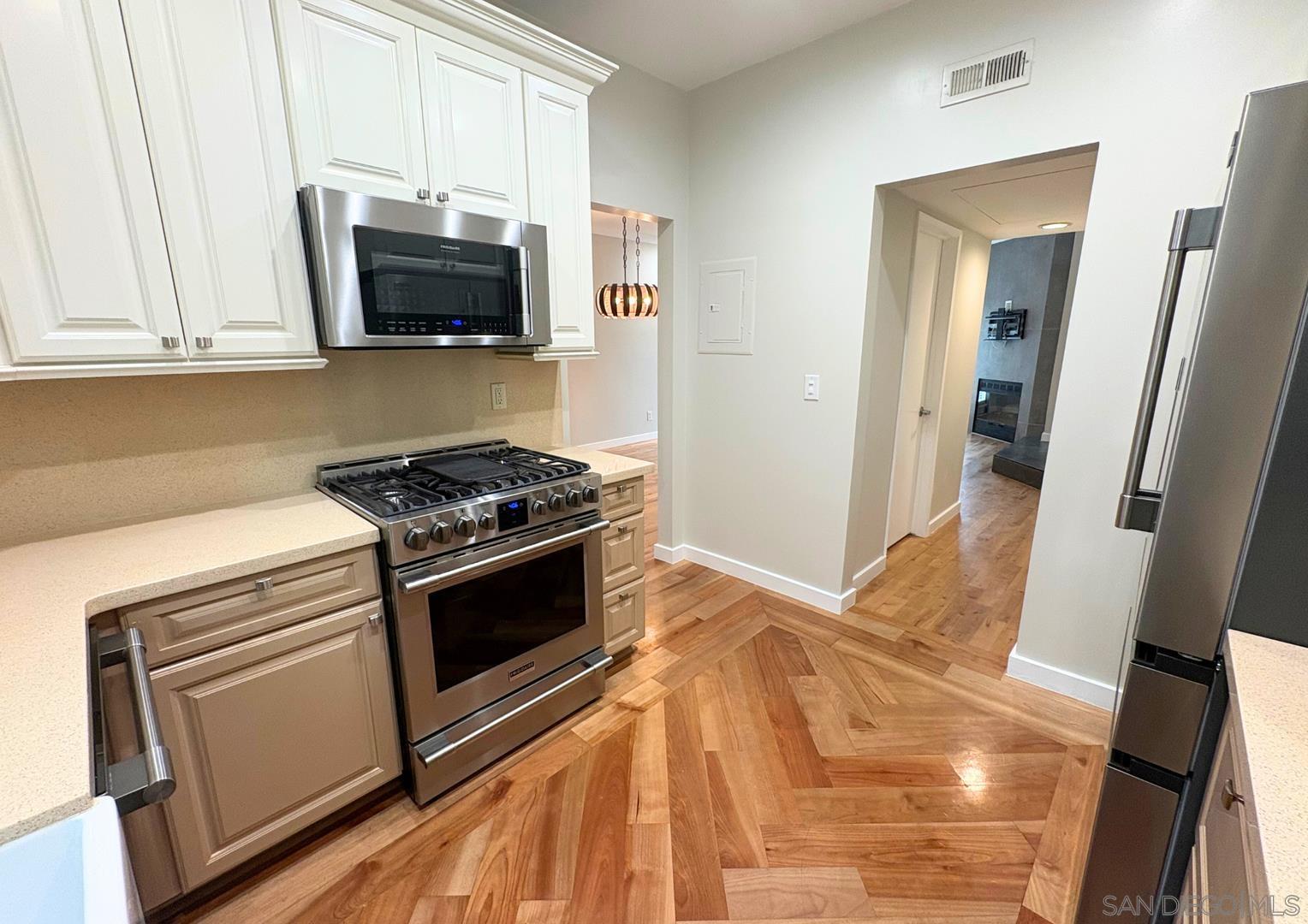 Detail Gallery Image 4 of 31 For 3952  Richmond St, San Diego,  CA 92103 - 2 Beds | 2/1 Baths