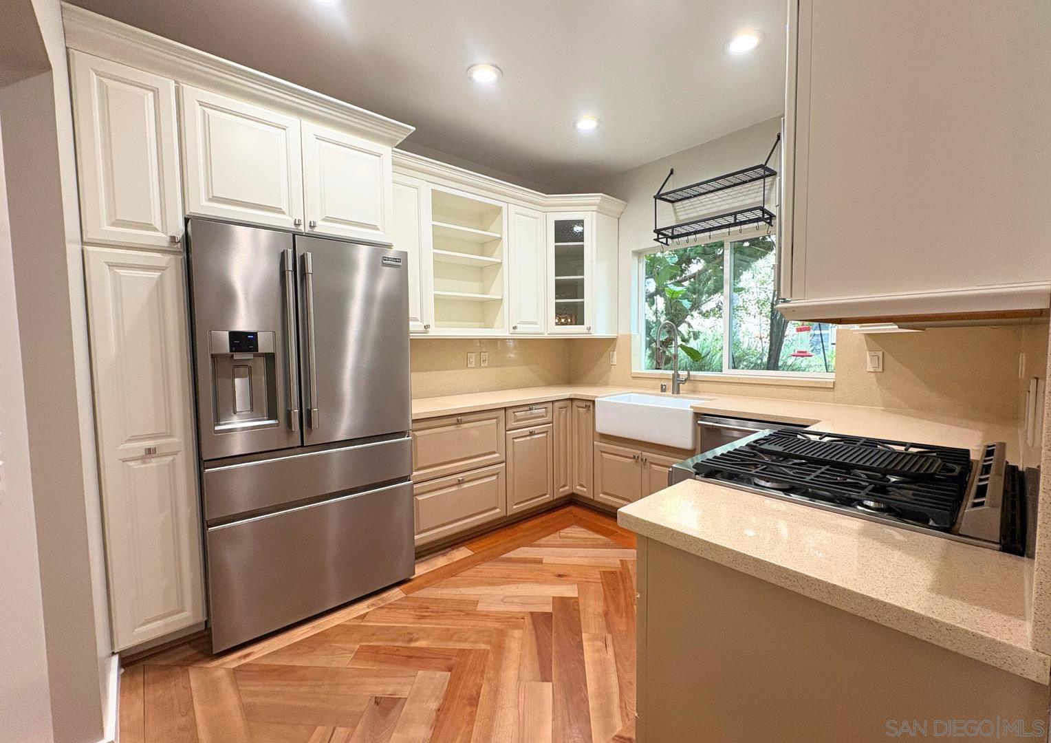 Detail Gallery Image 5 of 31 For 3952  Richmond St, San Diego,  CA 92103 - 2 Beds | 2/1 Baths