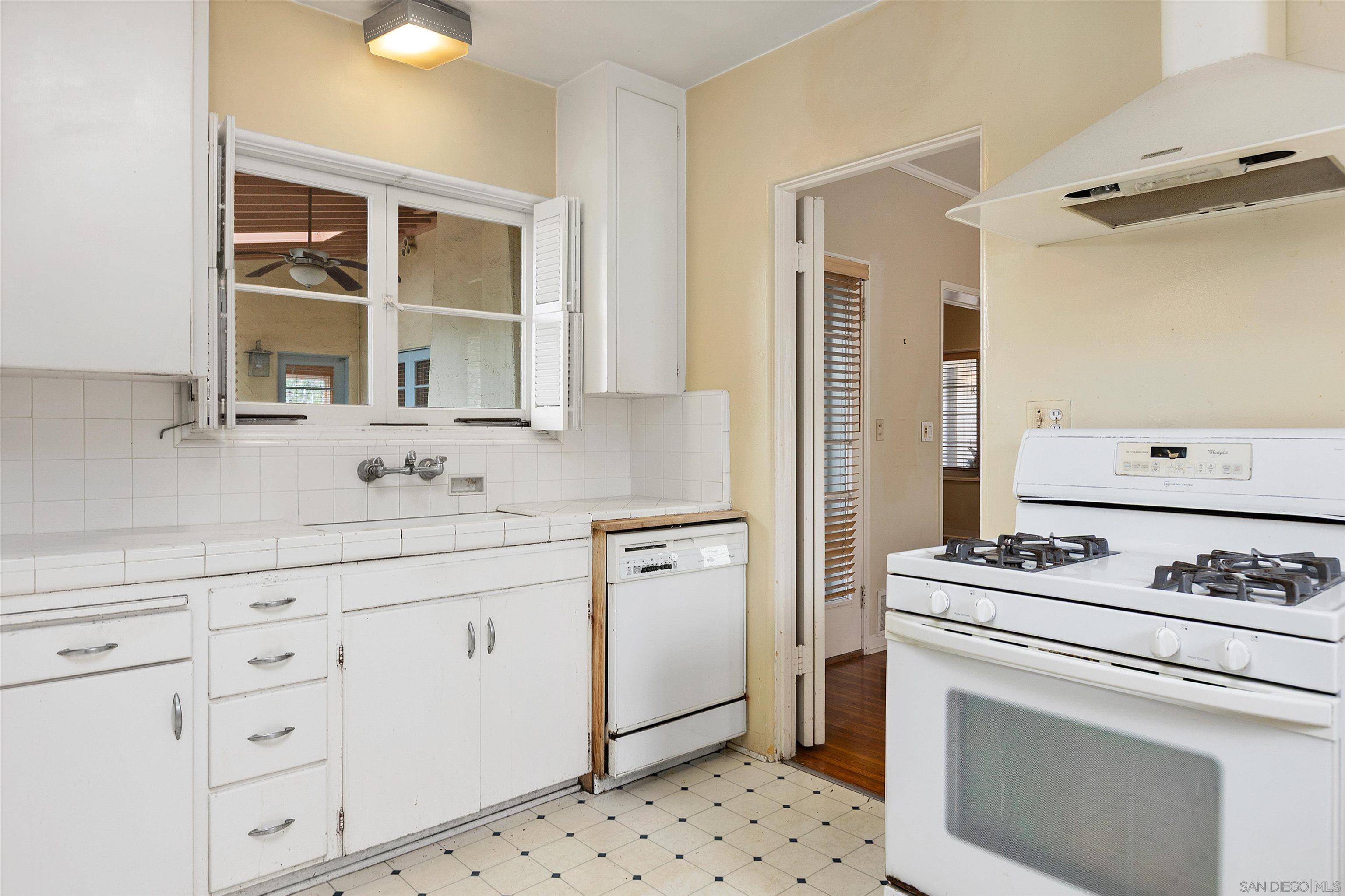 Detail Gallery Image 26 of 47 For 2219  La Callecita, San Diego,  CA 92103 - 3 Beds | 1/1 Baths