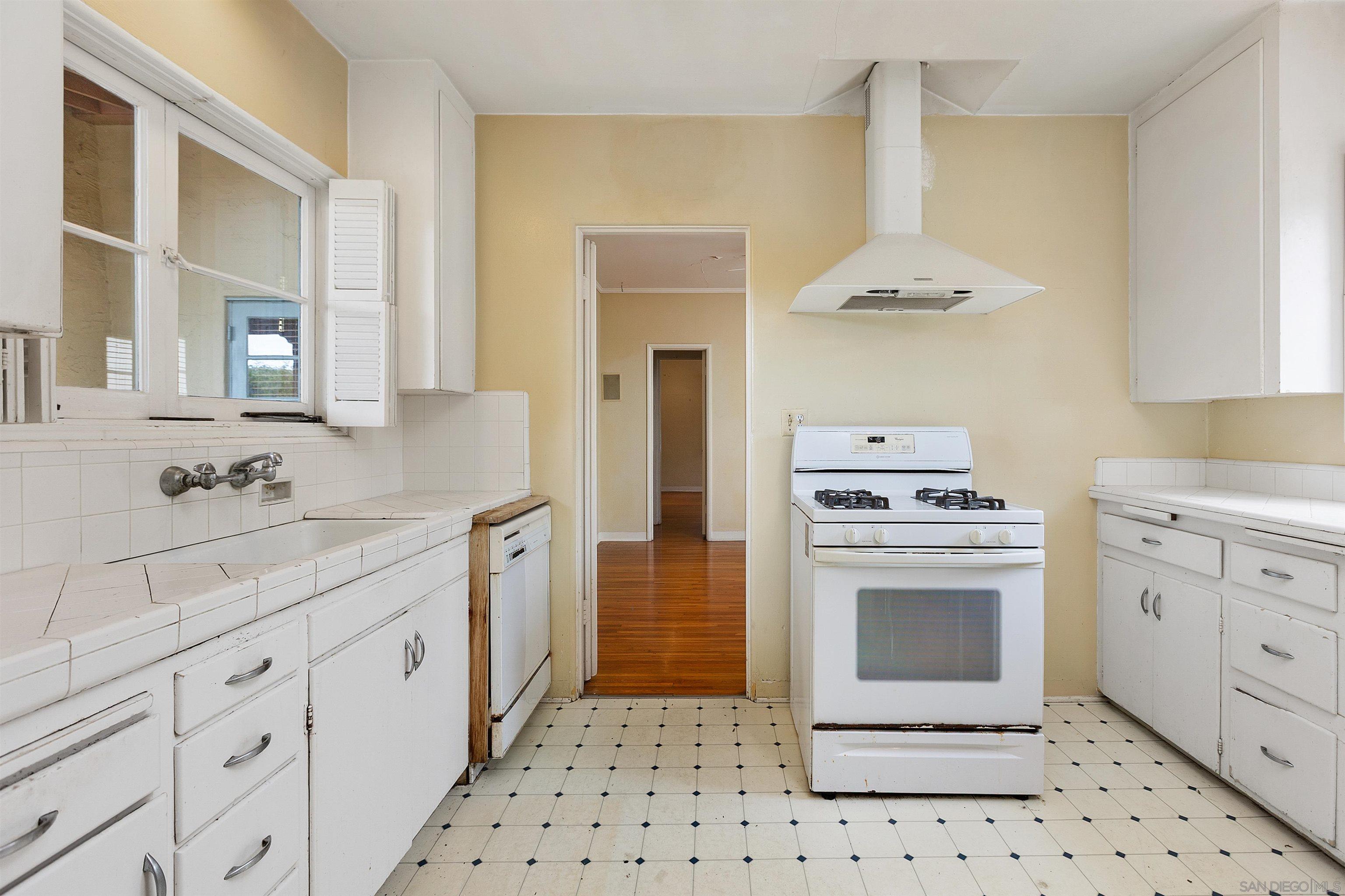 Detail Gallery Image 27 of 47 For 2219  La Callecita, San Diego,  CA 92103 - 3 Beds | 1/1 Baths