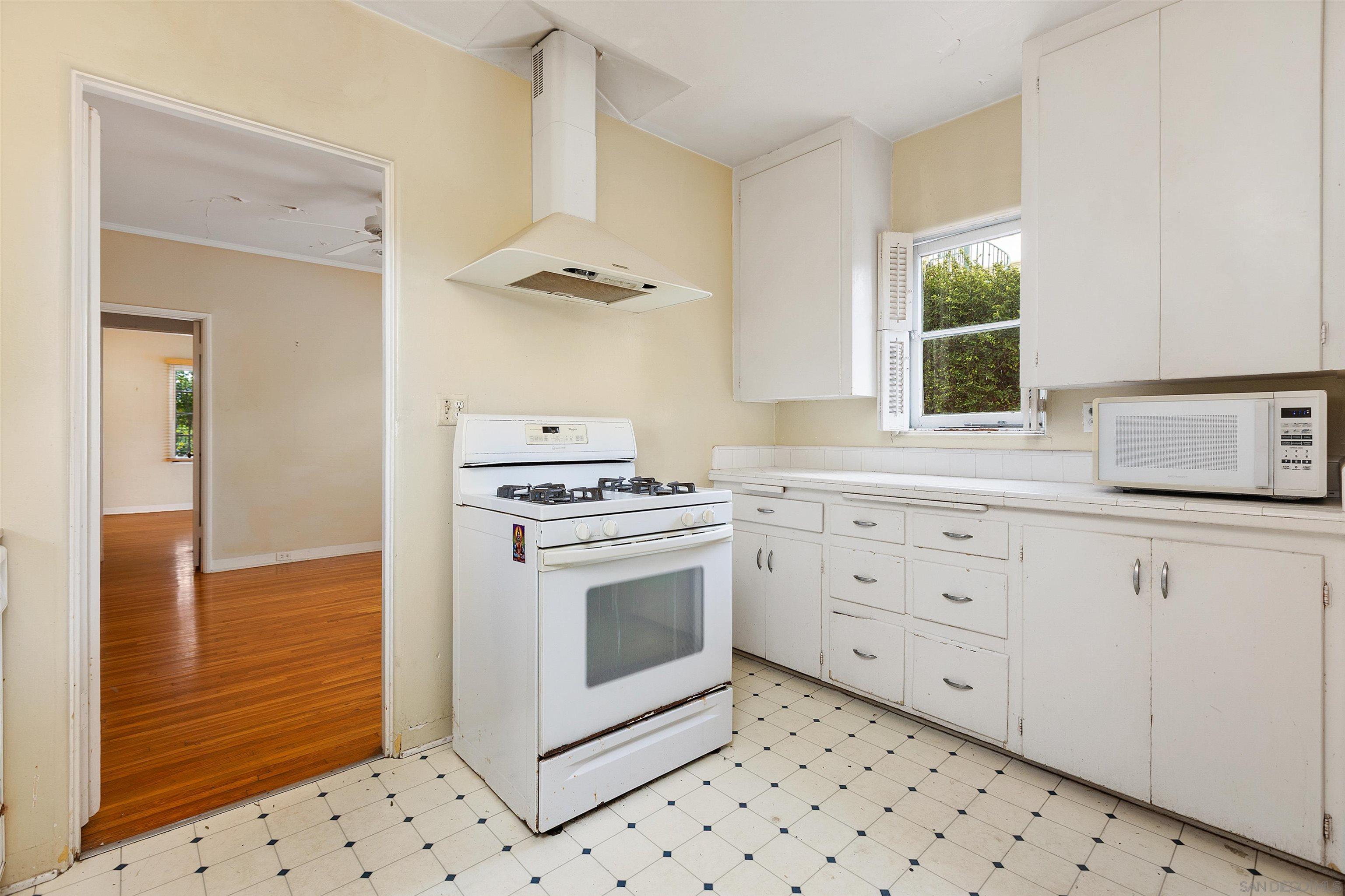 Detail Gallery Image 28 of 47 For 2219  La Callecita, San Diego,  CA 92103 - 3 Beds | 1/1 Baths