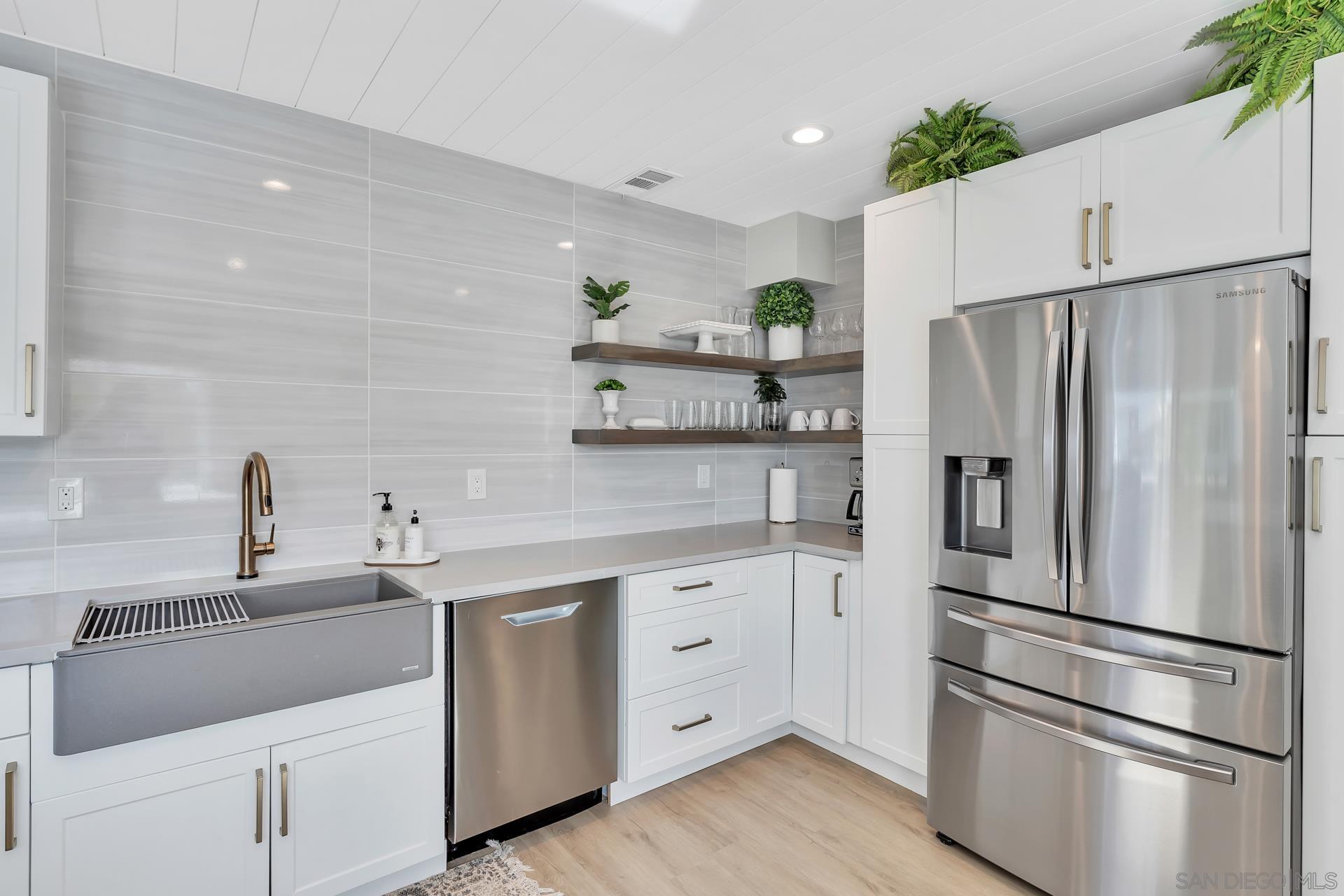 Detail Gallery Image 15 of 44 For 50  Montego Ct, Coronado,  CA 92118 - 3 Beds | 3 Baths