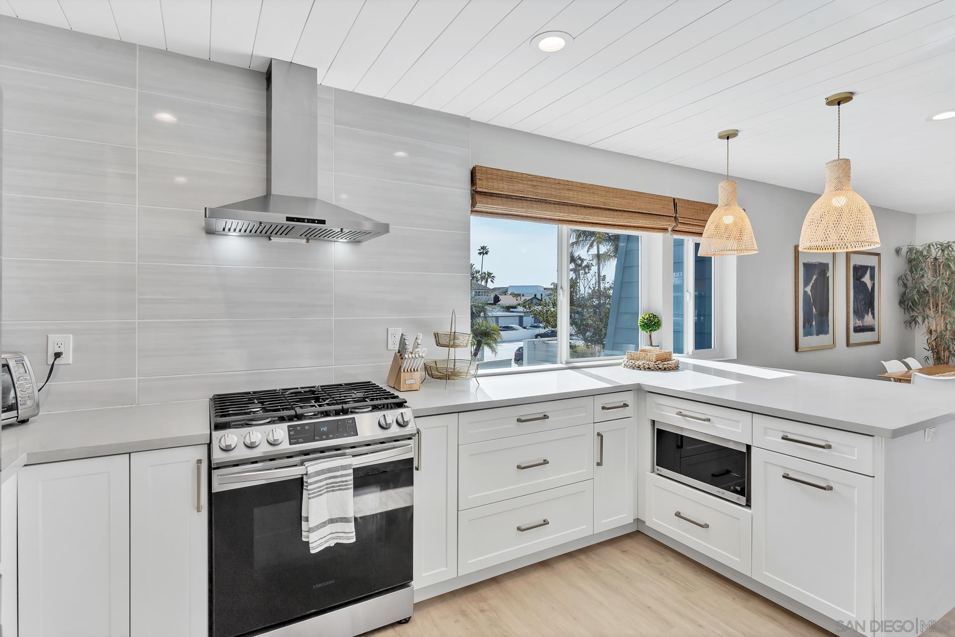 Detail Gallery Image 17 of 44 For 50  Montego Ct, Coronado,  CA 92118 - 3 Beds | 3 Baths