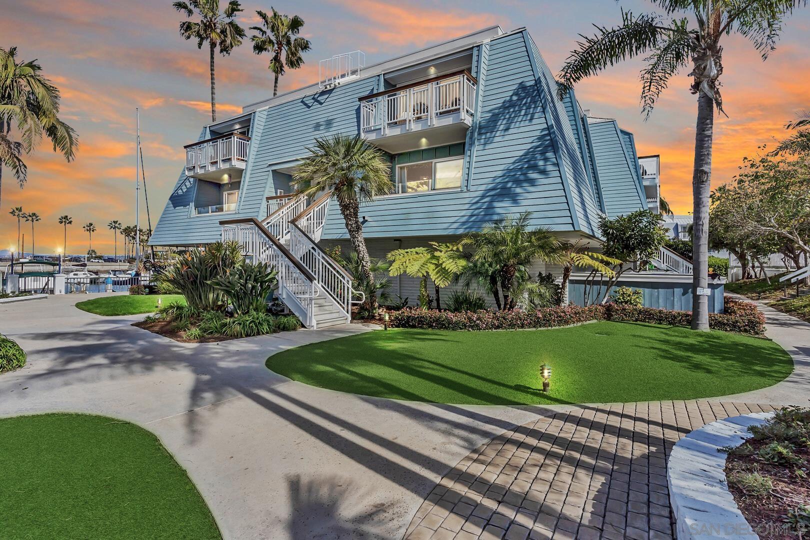 Detail Gallery Image 9 of 44 For 50  Montego Ct, Coronado,  CA 92118 - 3 Beds | 3 Baths