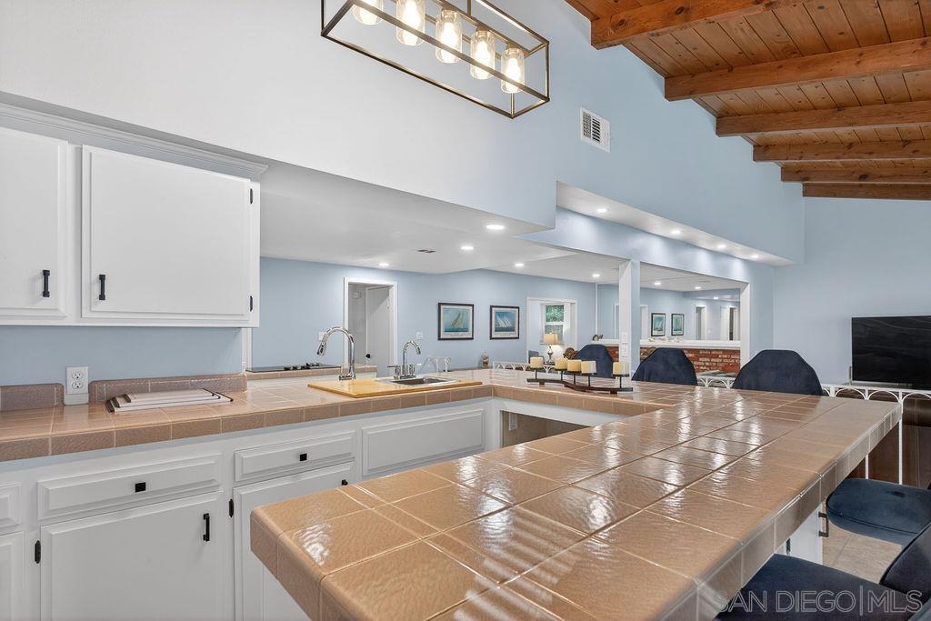 Detail Gallery Image 14 of 44 For 5349  Vickie Dr, San Diego,  CA 92109 - 4 Beds | 2/1 Baths