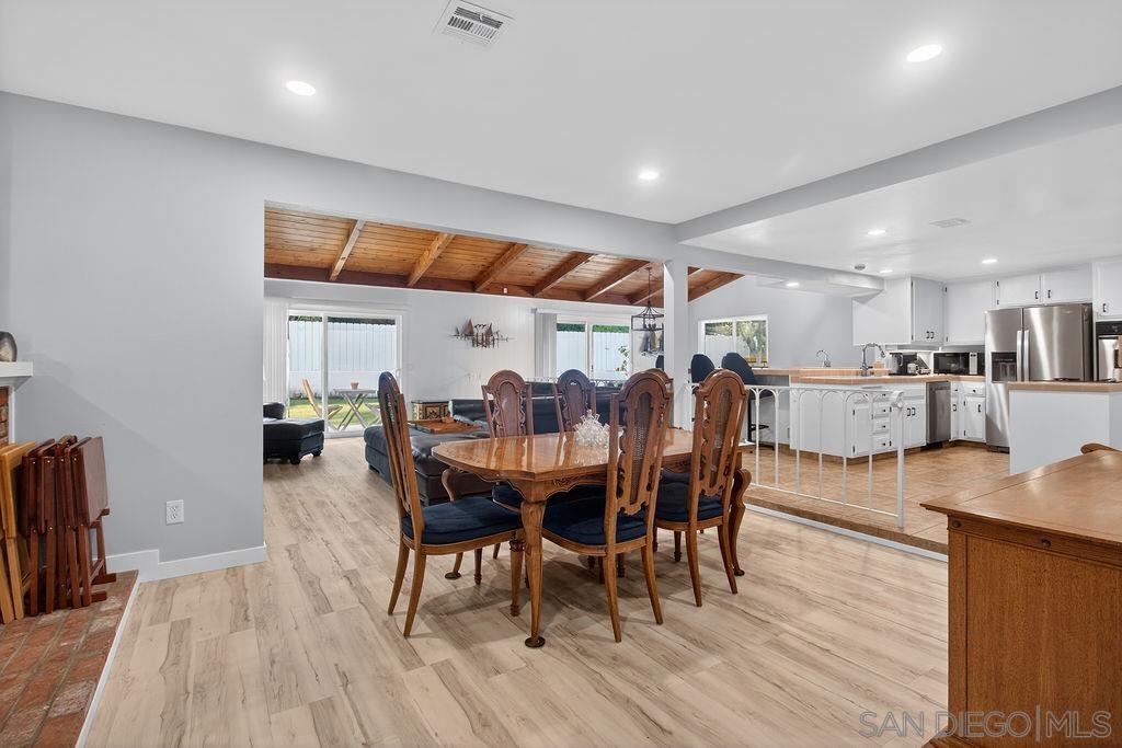 Detail Gallery Image 19 of 44 For 5349  Vickie Dr, San Diego,  CA 92109 - 4 Beds | 2/1 Baths