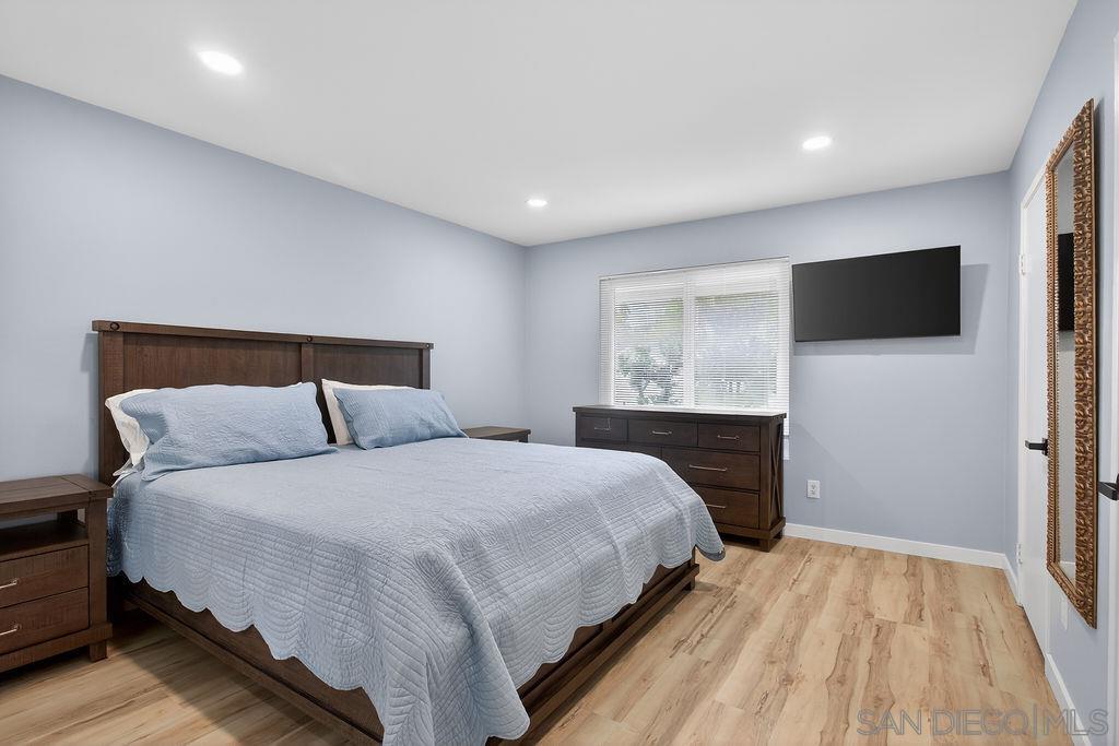 Detail Gallery Image 33 of 44 For 5349  Vickie Dr, San Diego,  CA 92109 - 4 Beds | 2/1 Baths