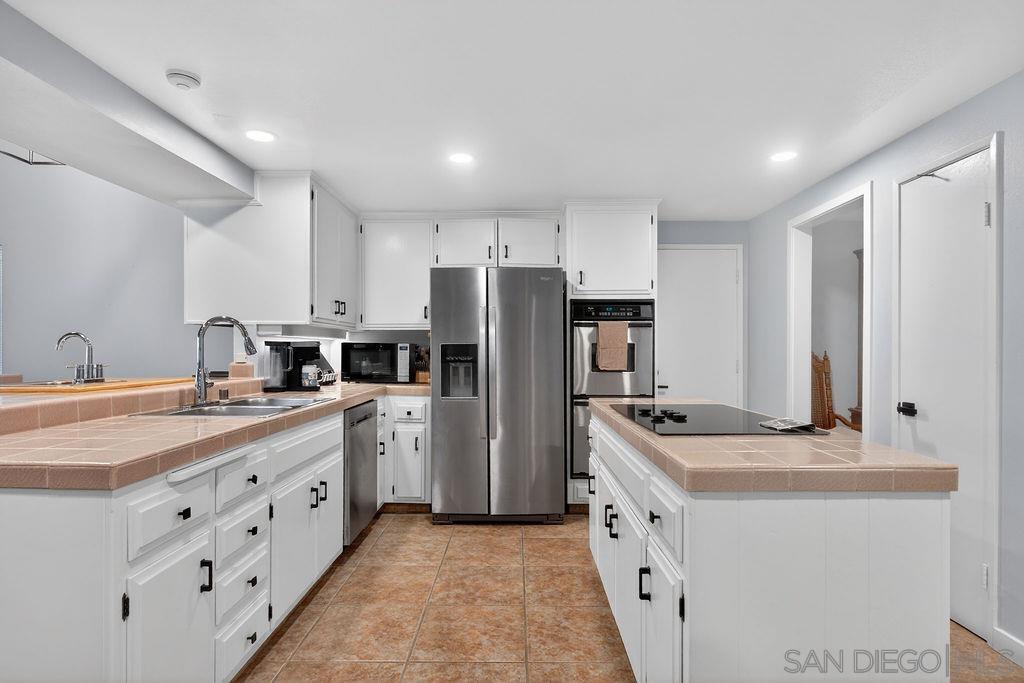 Detail Gallery Image 10 of 44 For 5349  Vickie Dr, San Diego,  CA 92109 - 4 Beds | 2/1 Baths