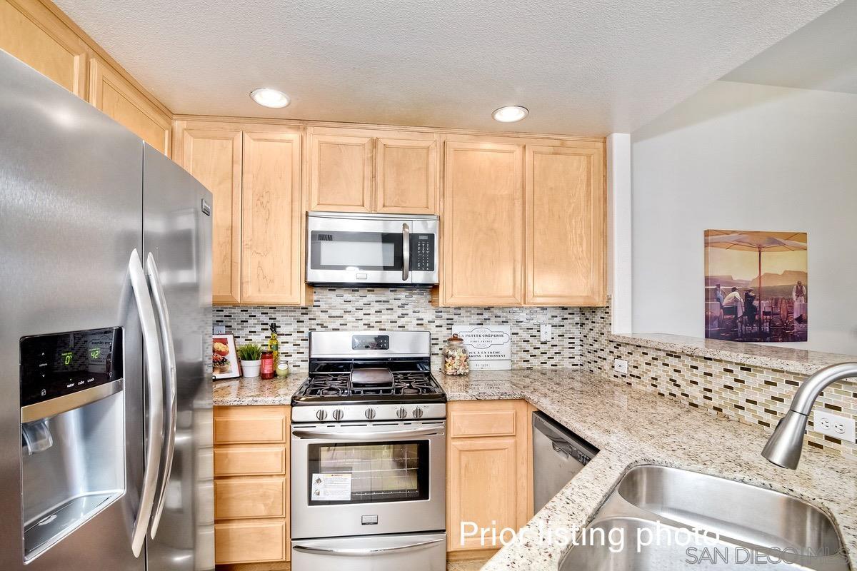 Detail Gallery Image 8 of 28 For 11918  Cypress Canyon Rd  1, San Diego,  CA 92131 - 2 Beds | 2 Baths