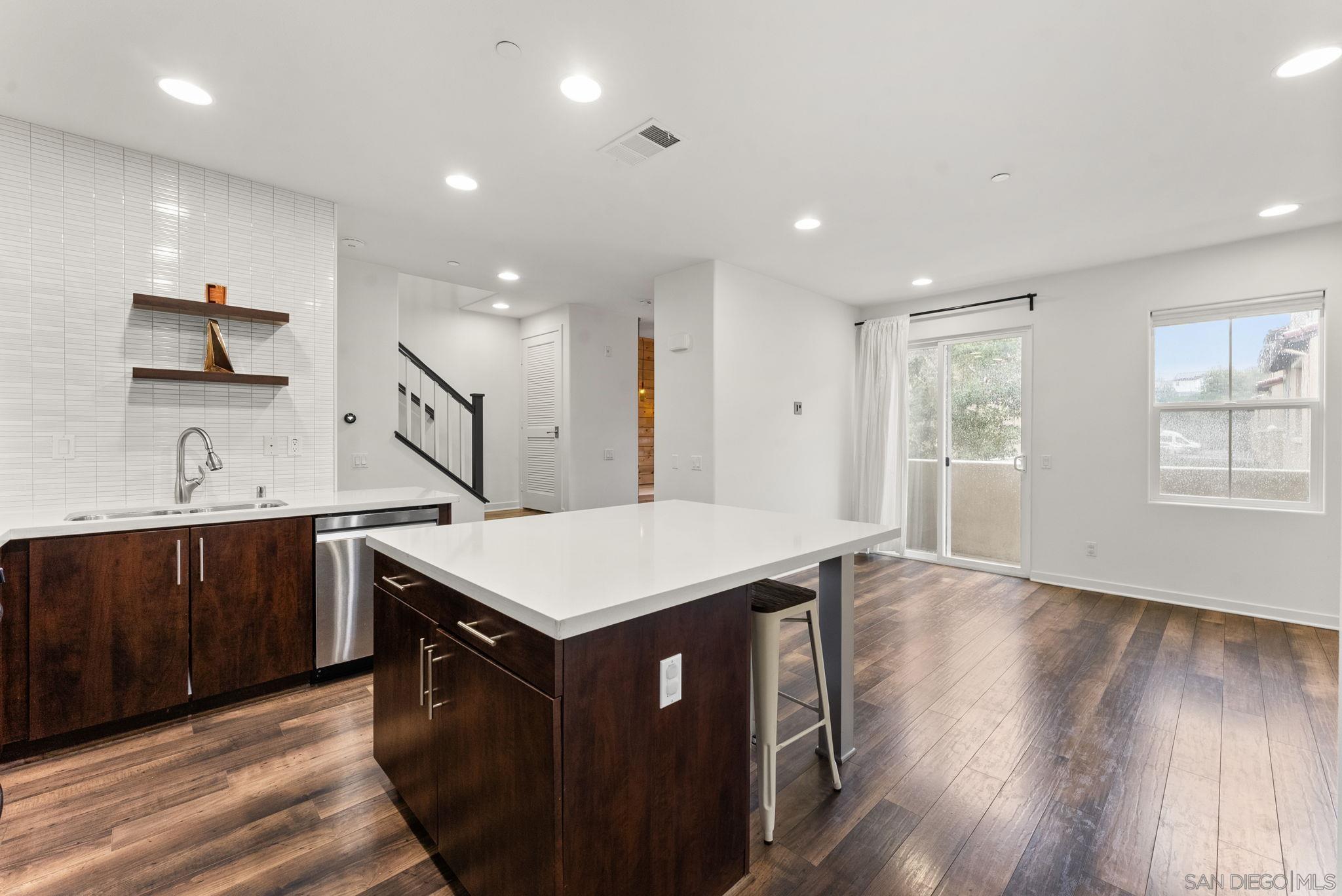 Detail Gallery Image 5 of 36 For 2188  Cosmo Way, San Marcos,  CA 92078 - 3 Beds | 2/1 Baths