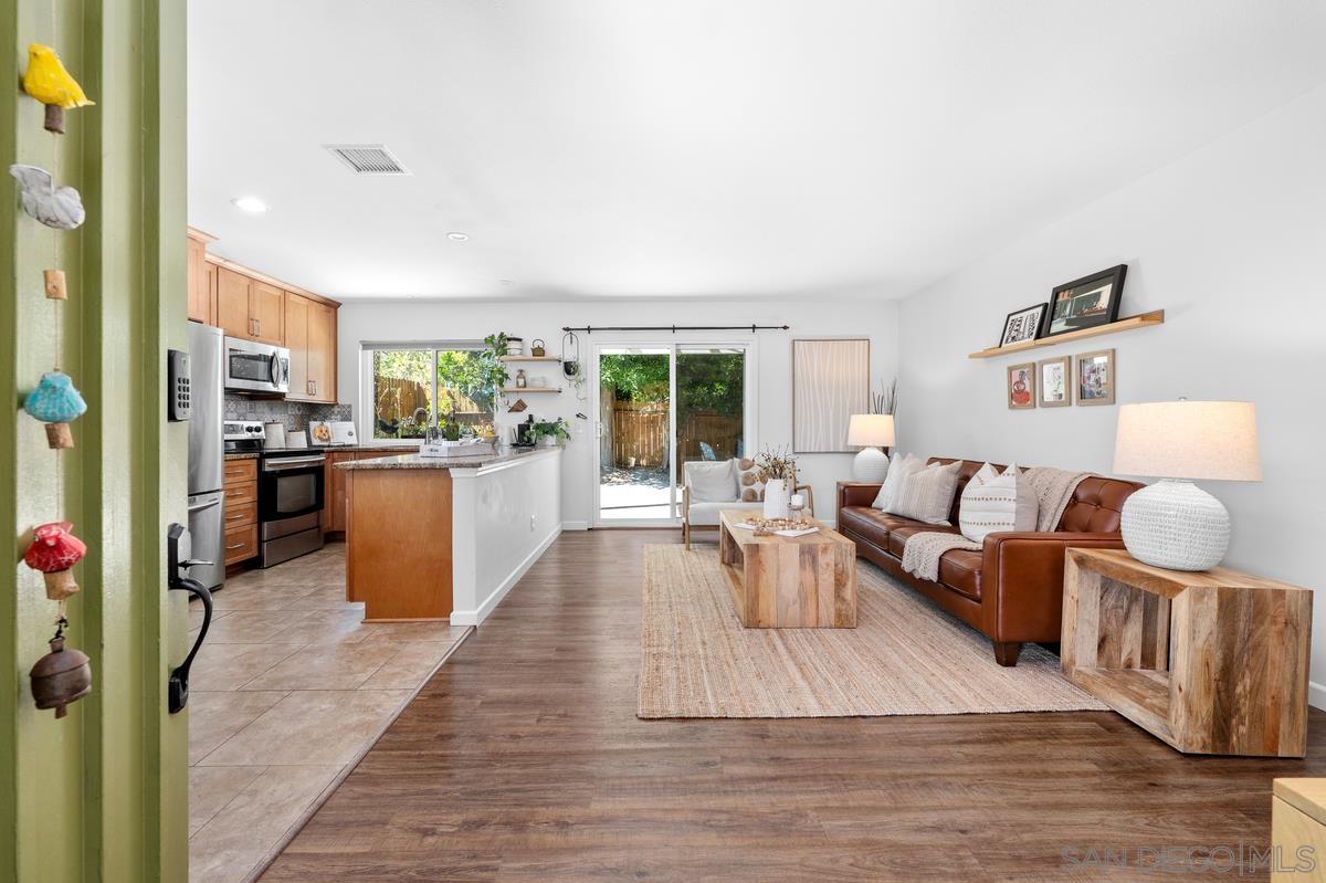 Detail Gallery Image 3 of 30 For 17162  Poblado Ct., San Diego,  CA 92127 - 3 Beds | 2 Baths