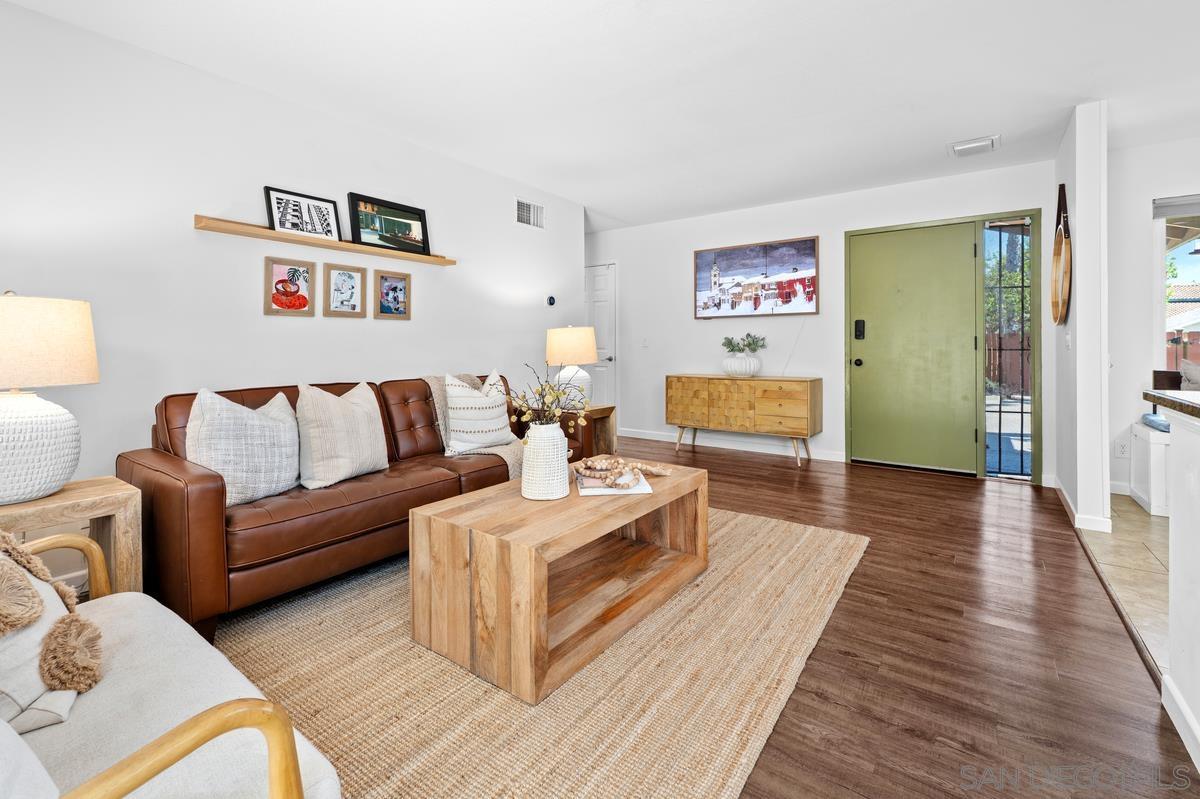 Detail Gallery Image 5 of 30 For 17162  Poblado Ct., San Diego,  CA 92127 - 3 Beds | 2 Baths