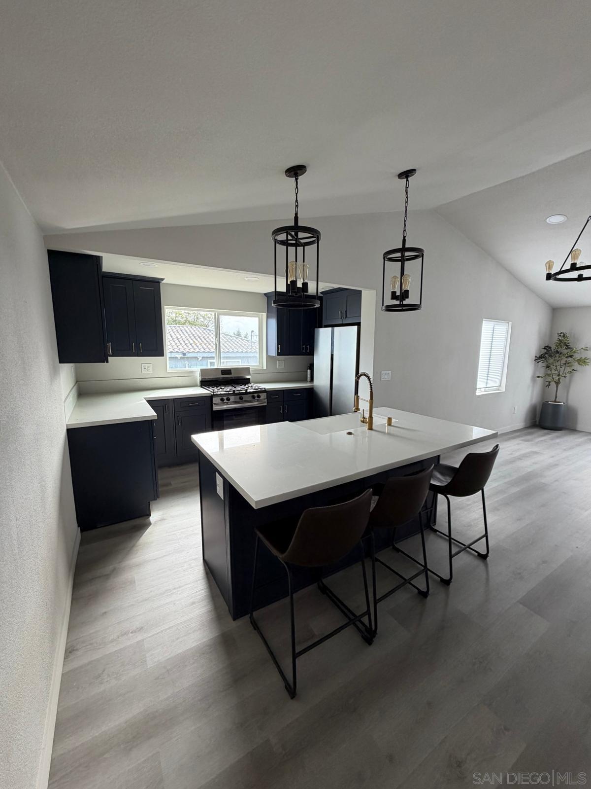 Detail Gallery Image 5 of 12 For 2959  Ridgeway Dr, National City,  CA 91950 - 3 Beds | 2 Baths