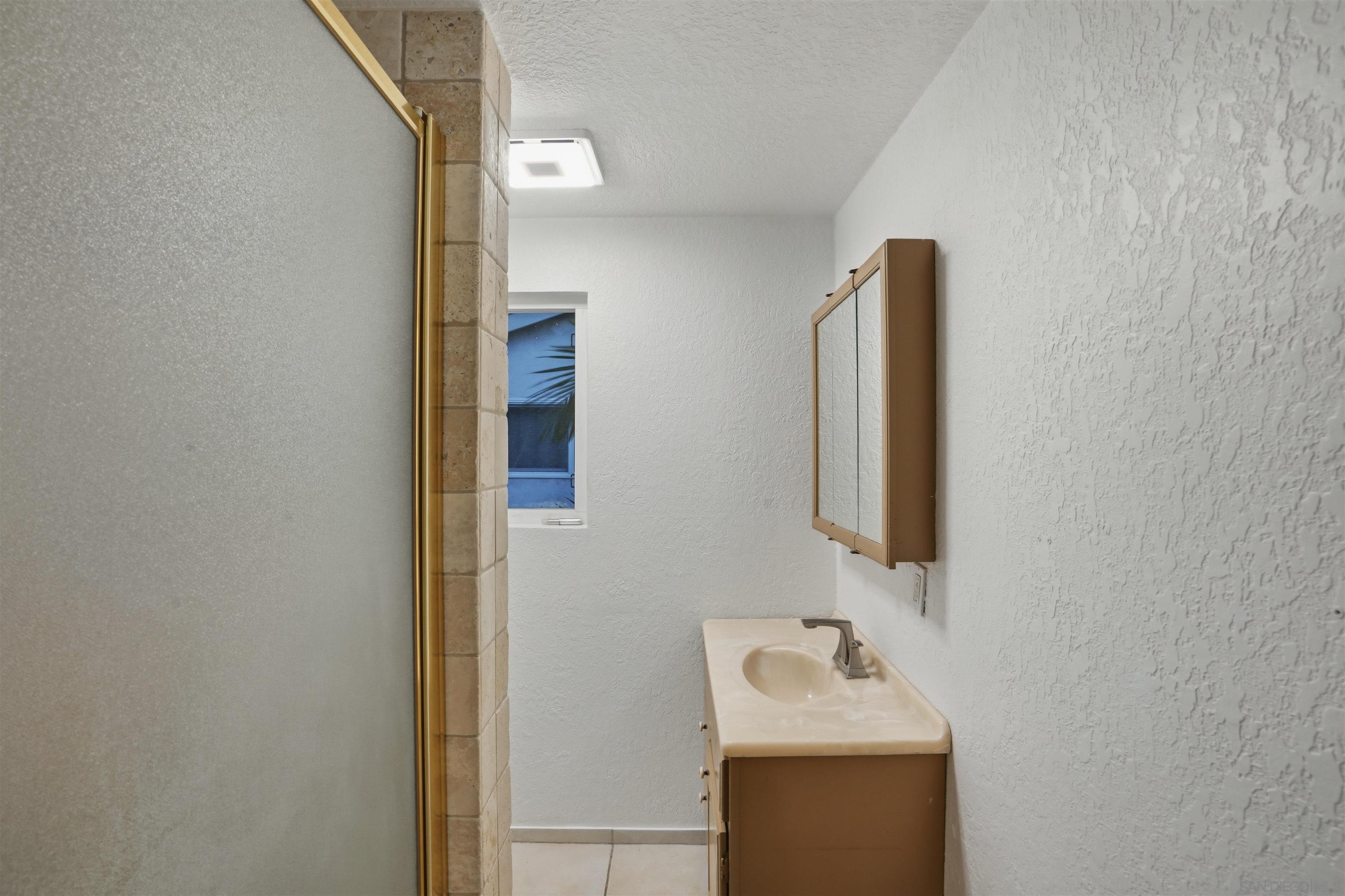 Detail Gallery Image 21 of 26 For 1806  Stewart St, Oceanside,  CA 92054 - 4 Beds | 3 Baths