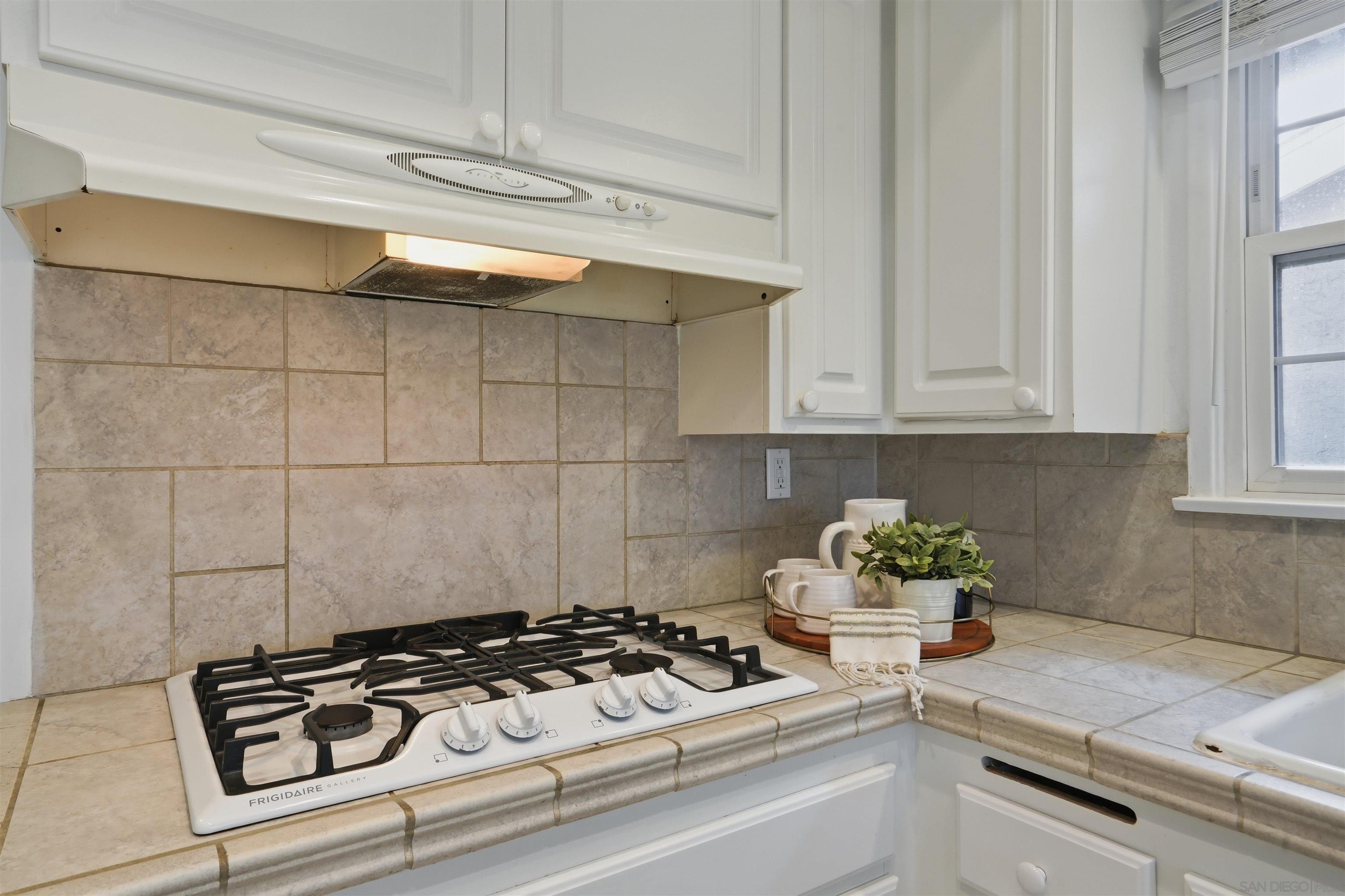 Detail Gallery Image 9 of 26 For 1806  Stewart St, Oceanside,  CA 92054 - 4 Beds | 3 Baths