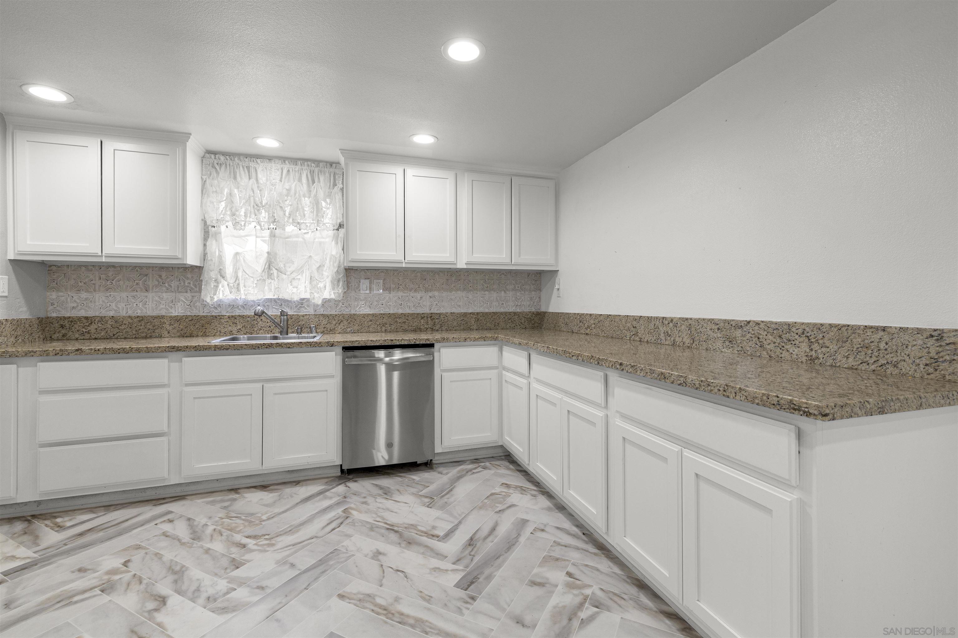 Detail Gallery Image 13 of 41 For 12730  8th St, Yucaipa,  CA 92399 - 4 Beds | 3 Baths