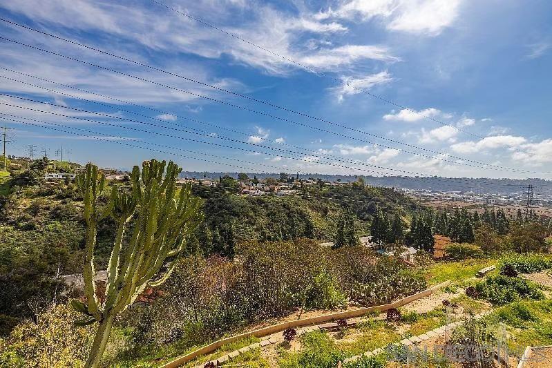 Detail Gallery Image 18 of 32 For 2239-2241  Meadow Lark Drive, San Diego,  CA 92123 - 5 Beds | 3 Baths