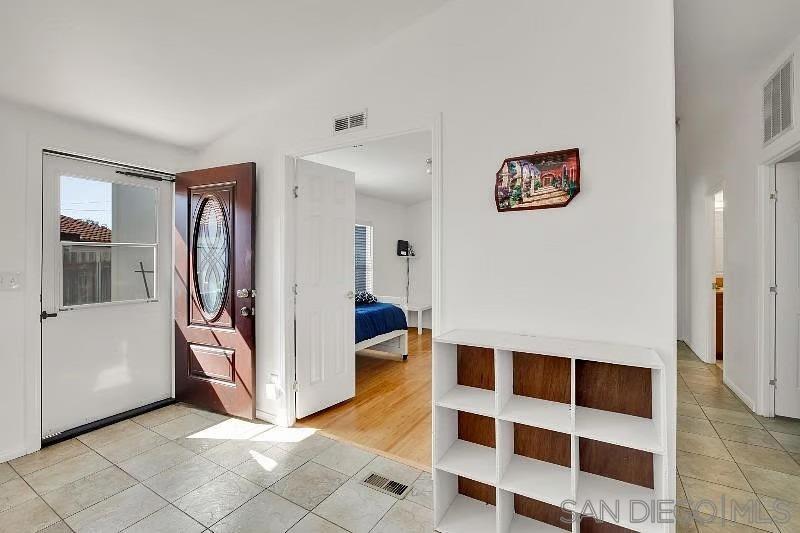 Detail Gallery Image 7 of 32 For 2239-2241  Meadow Lark Drive, San Diego,  CA 92123 - 5 Beds | 3 Baths