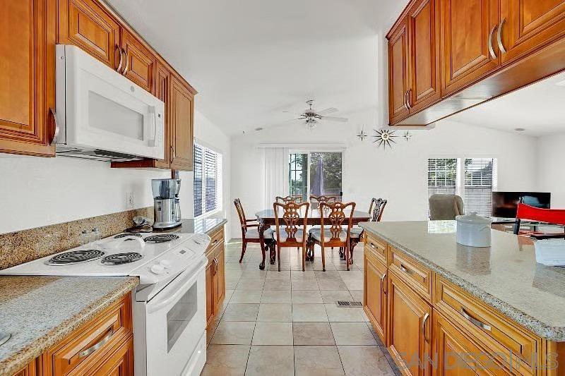 Detail Gallery Image 9 of 32 For 2239-2241  Meadow Lark Drive, San Diego,  CA 92123 - 5 Beds | 3 Baths