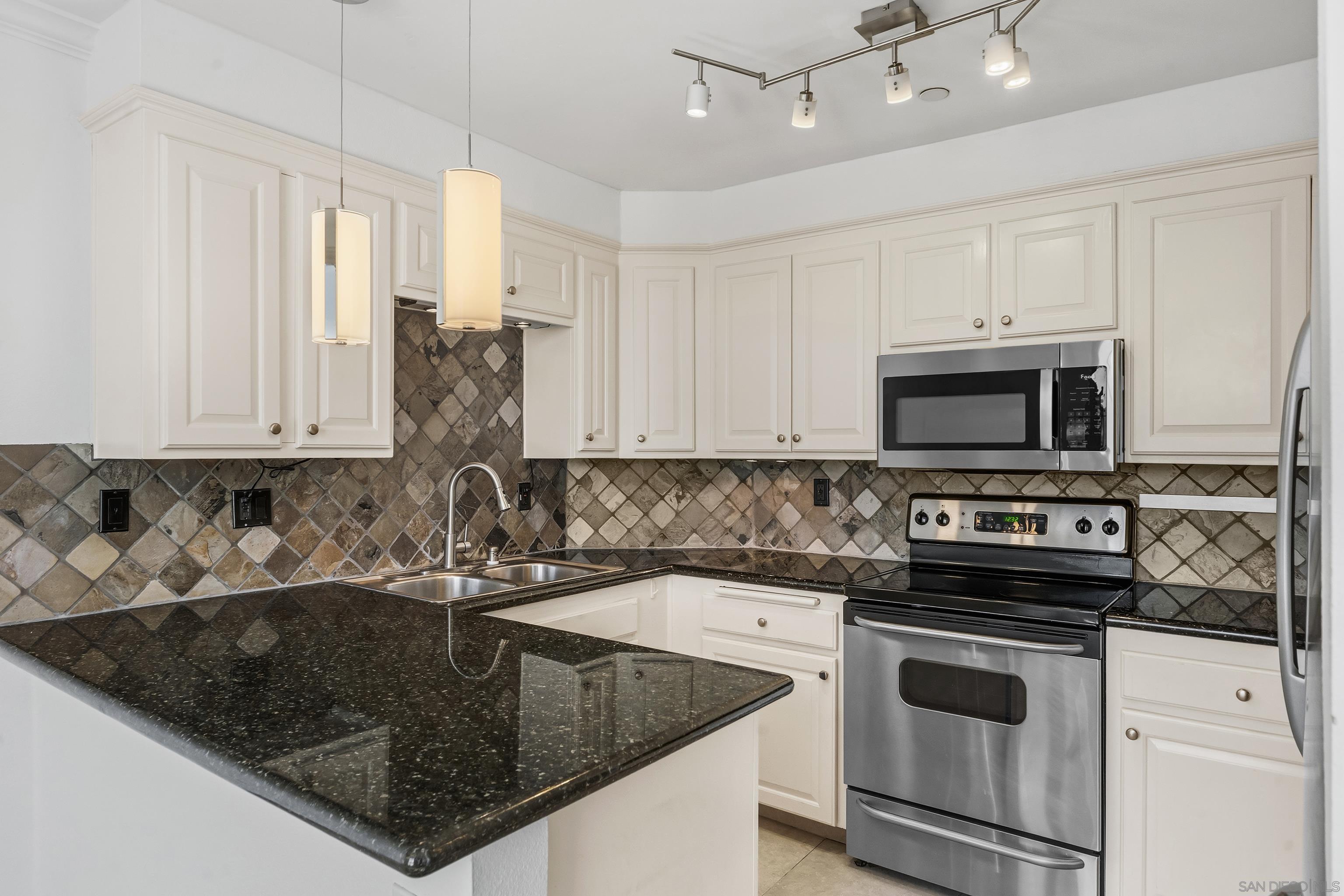 Detail Gallery Image 11 of 31 For 3939  Illinois St  4d,  San Diego,  CA 92104 - 2 Beds | 2 Baths