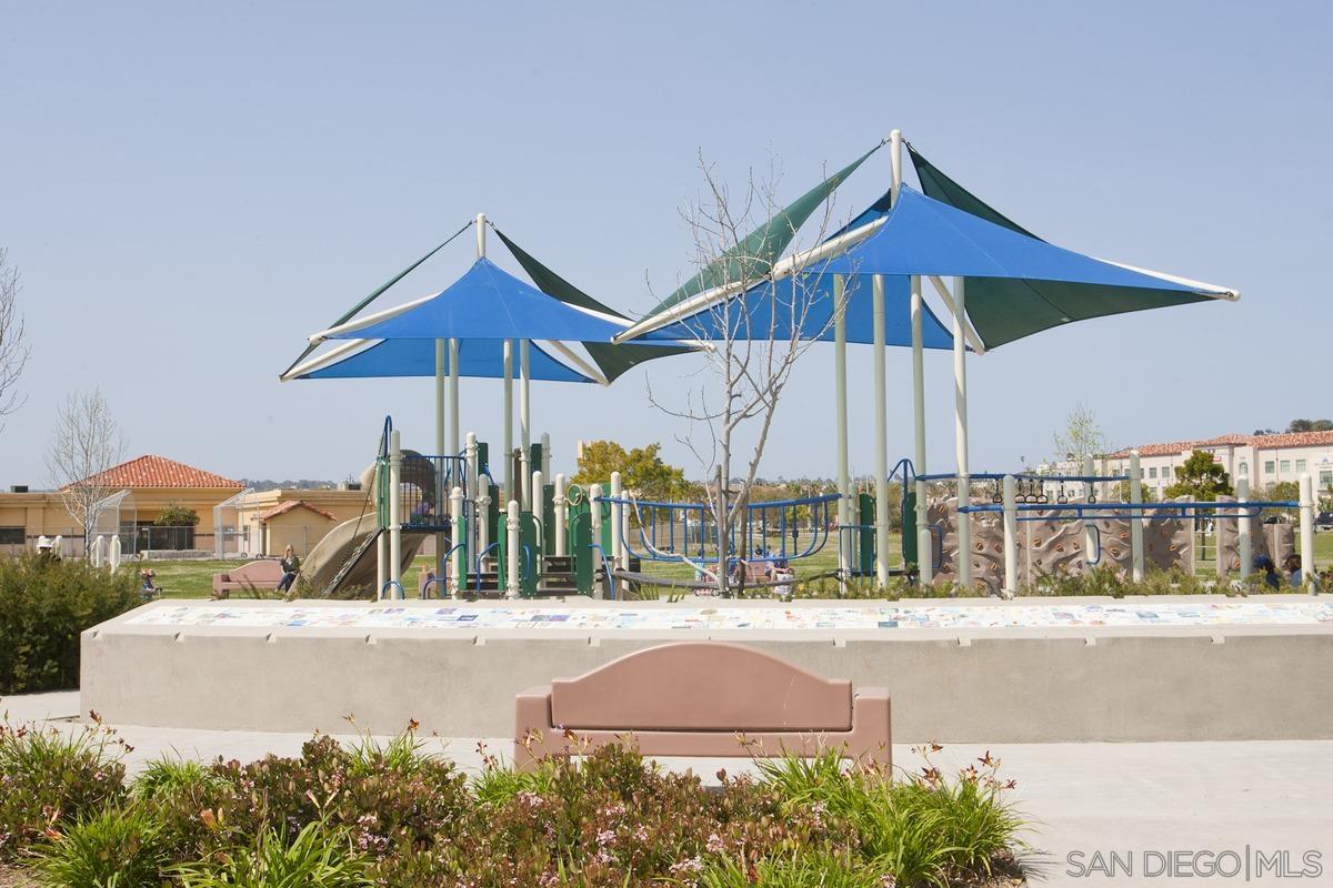 Detail Gallery Image 32 of 34 For 2760  Farragut  #109,  San Diego,  CA 92106 - 3 Beds | 3/1 Baths