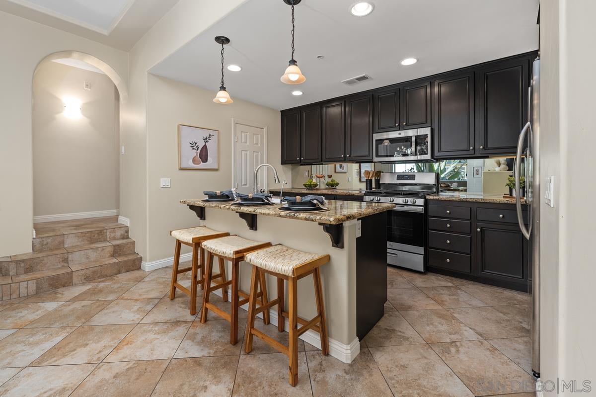 Detail Gallery Image 7 of 34 For 2760  Farragut  #109,  San Diego,  CA 92106 - 3 Beds | 3/1 Baths