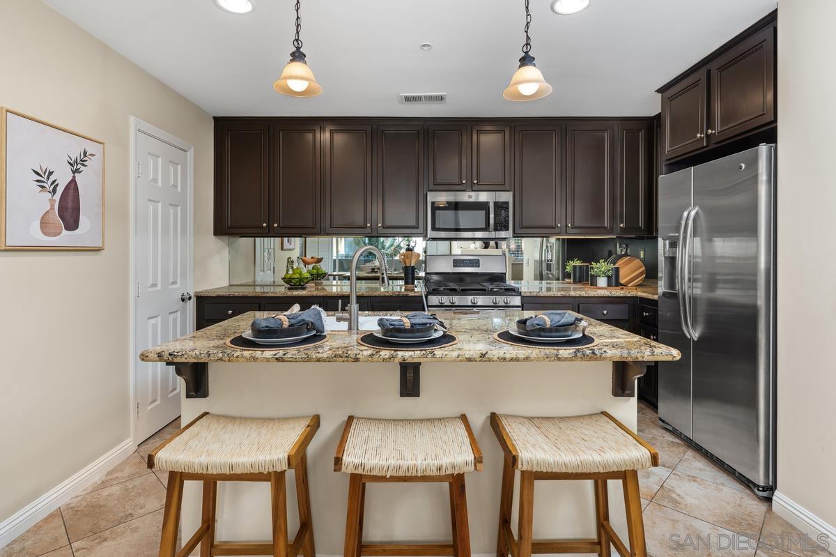 Detail Gallery Image 8 of 34 For 2760  Farragut  #109,  San Diego,  CA 92106 - 3 Beds | 3/1 Baths