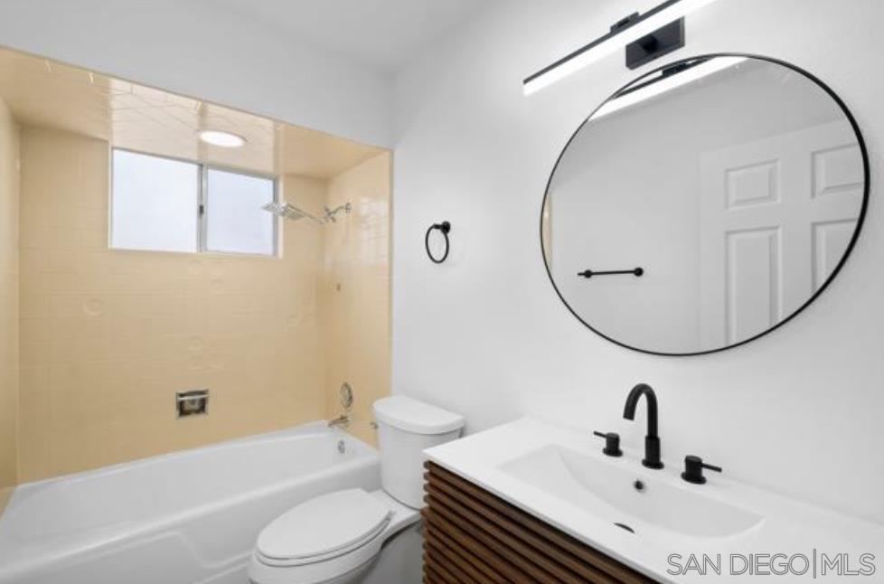 Detail Gallery Image 4 of 20 For 471  Fourth Ave Apt I, Chula Vista,  CA 91910 - 3 Beds | 2 Baths