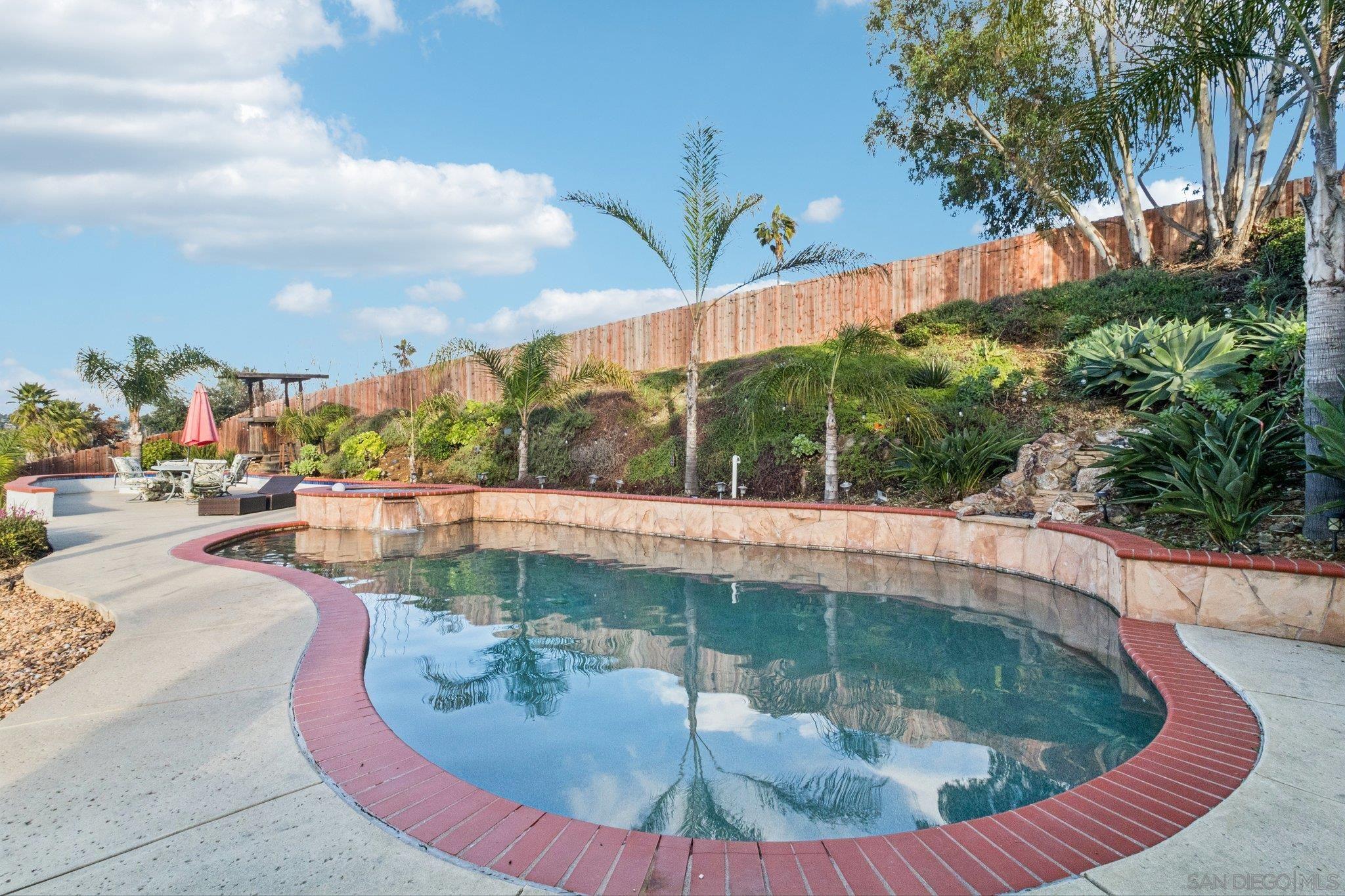 Detail Gallery Image 2 of 32 For 3365 S Bonita St, Spring Valley,  CA 91977 - 3 Beds | 2 Baths